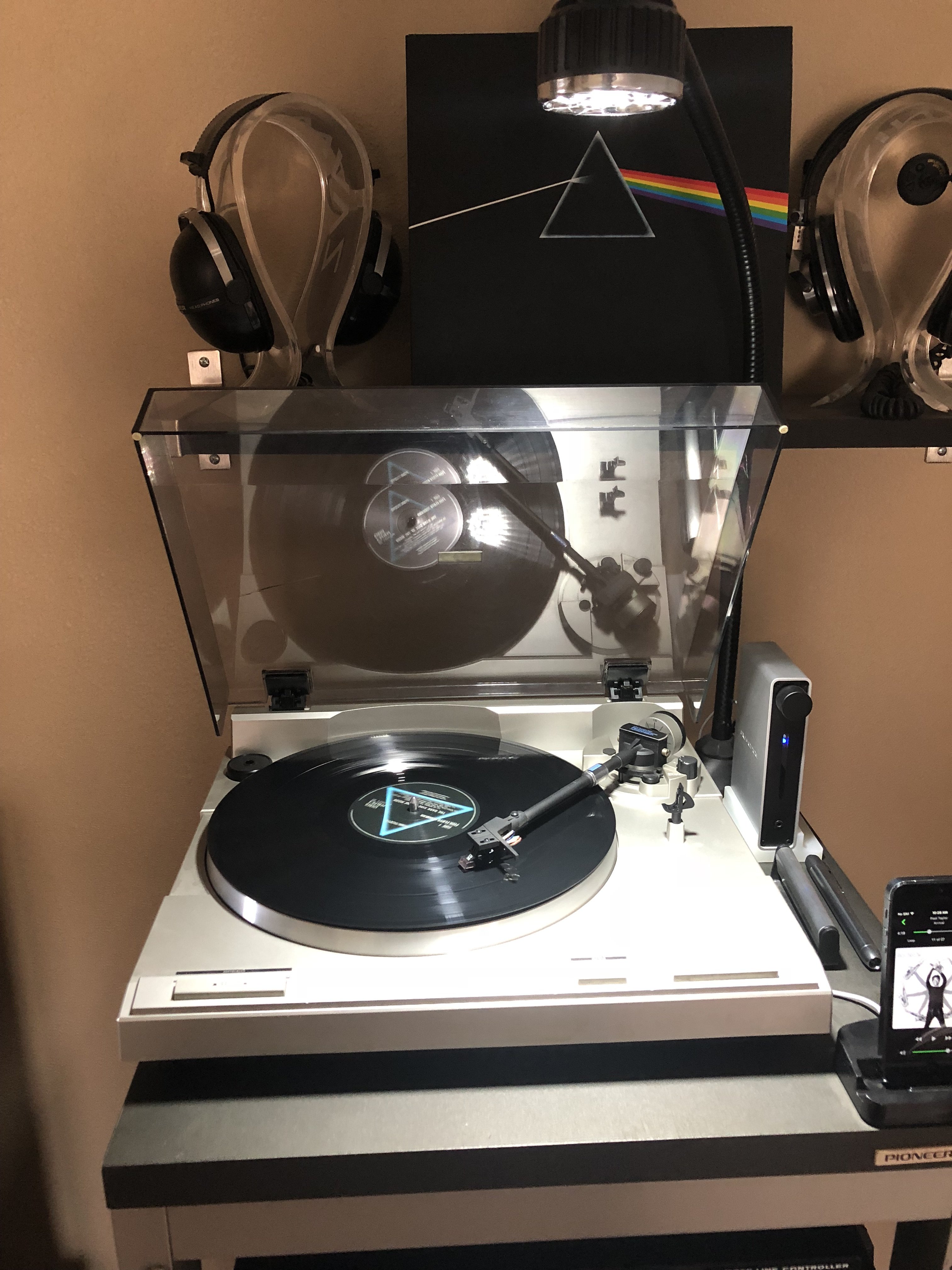 Dark Side of the Moon on vinyl.jpg Dark Side of the Moon on vinyl.jpg
