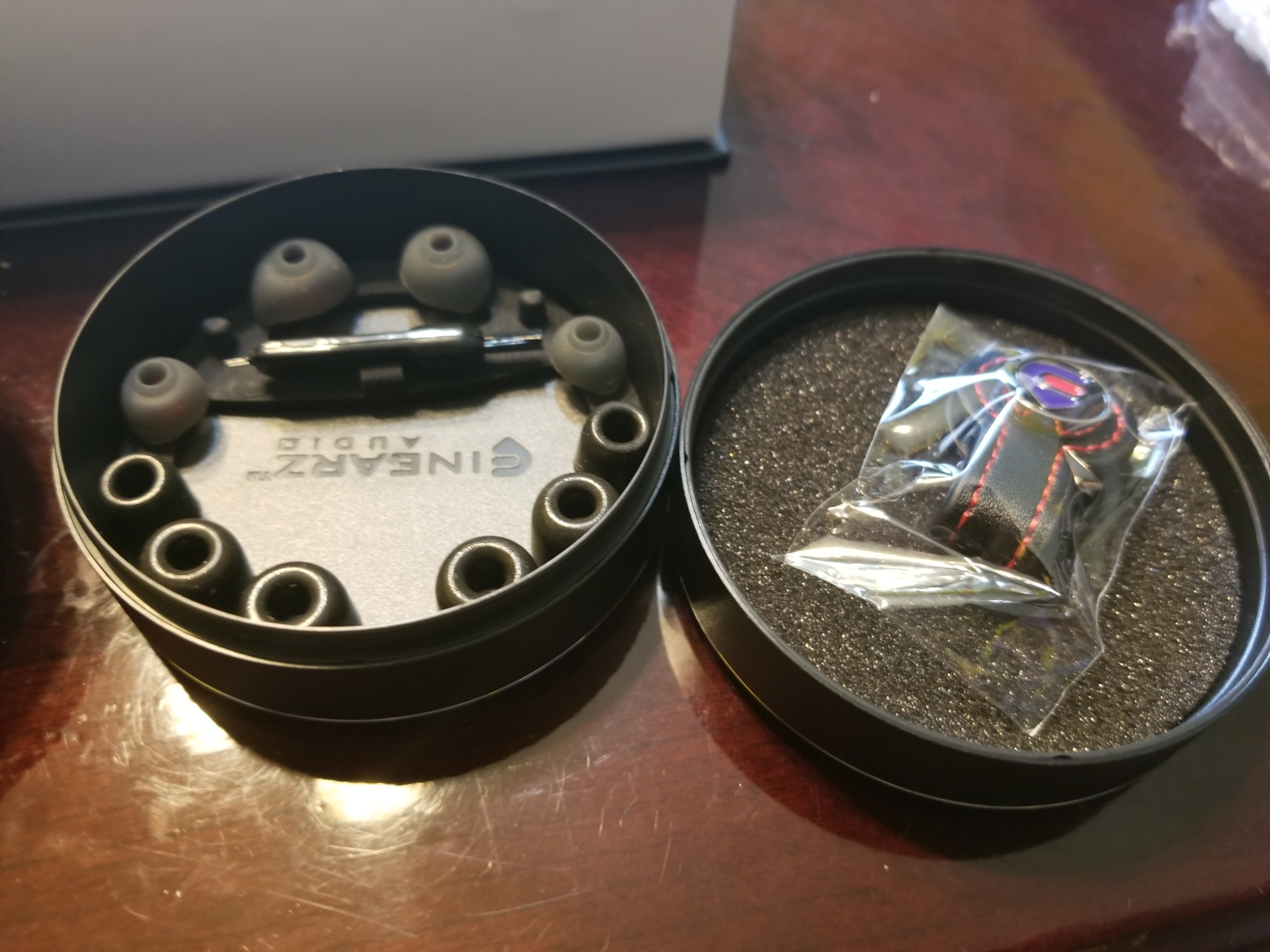 【フジヤエービック】◇InEarz Audio ZEN2 Universal Black リケーブル 2pin イヤホン◇新品◇93044 Z22 Vusion Ambient Universal