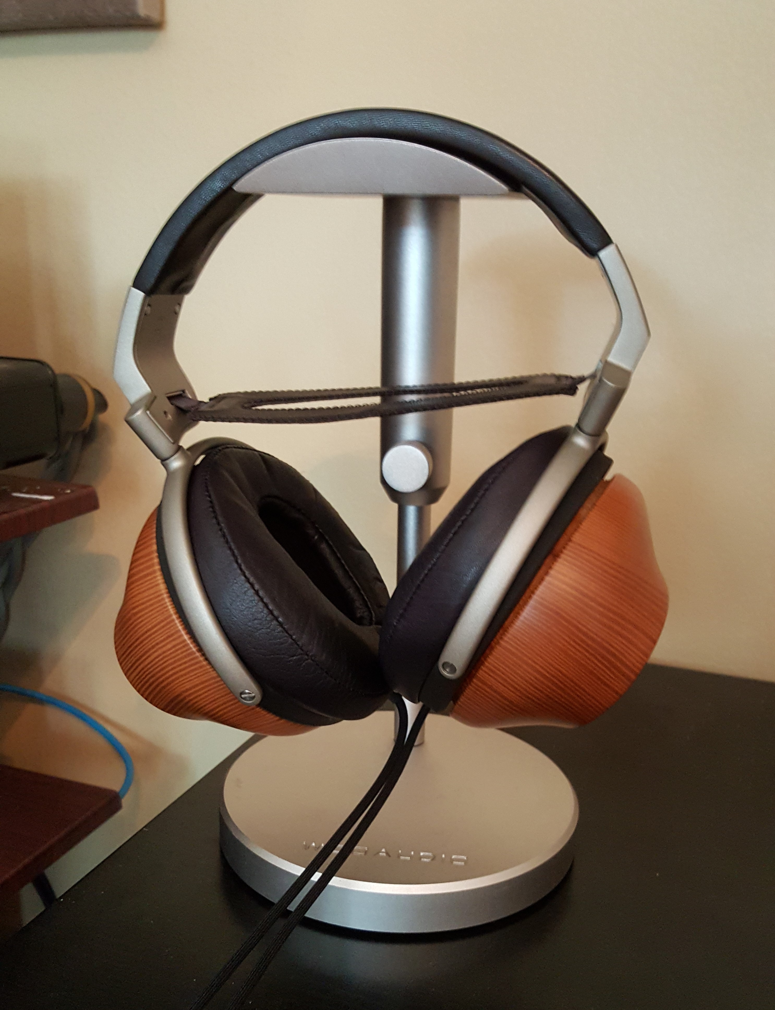 Sony-R10.jpg