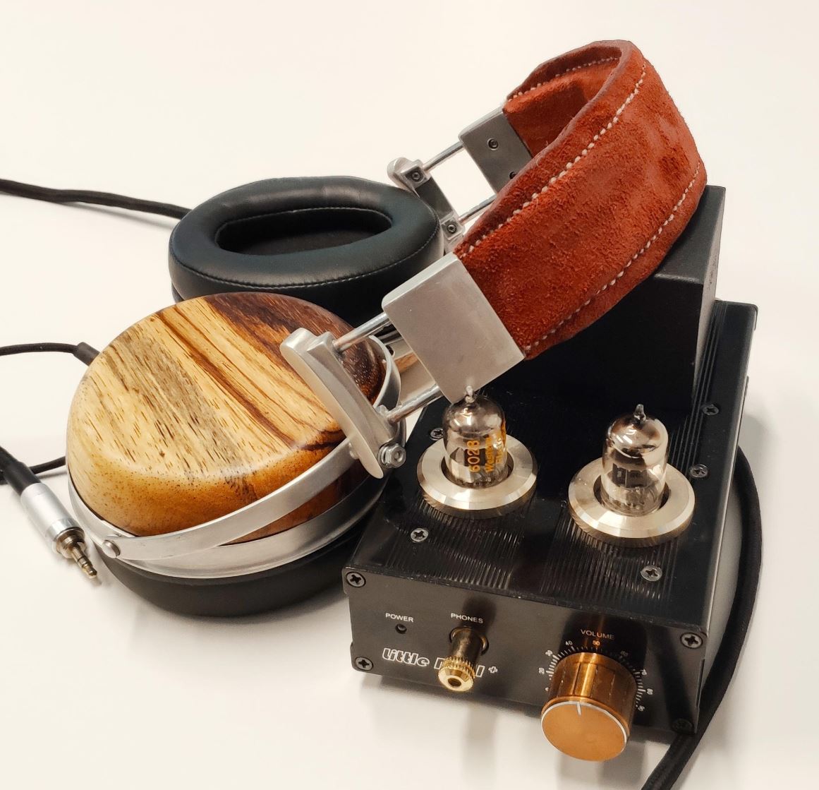headphones.JPG headphones.JPG