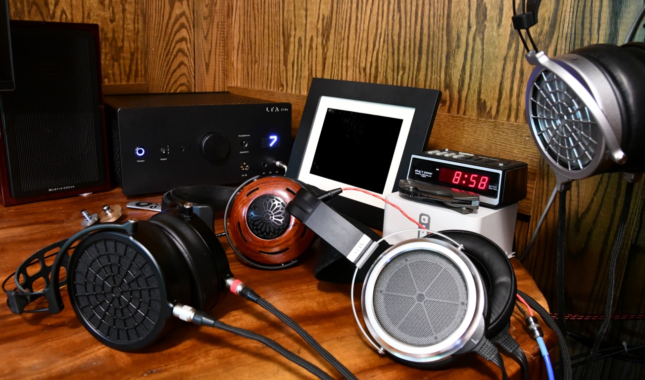 Headphone amp - headphones laying on the desk (Medium).JPG Headphone amp - headphones laying on the desk (Medium).JPG