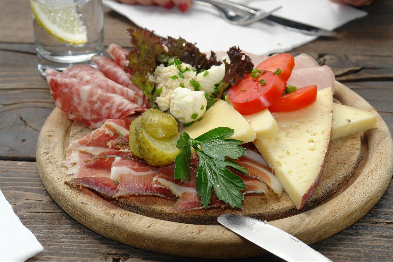 brotzeit-meran-2000-brotzeitteller-6464fc1c-497d-45a9-88ba-b0f86b455a6c.jpg brotzeit-meran-2000-brotzeitteller-6464fc1c-497d-45a9-88ba-b0f86b455a6c.jpg