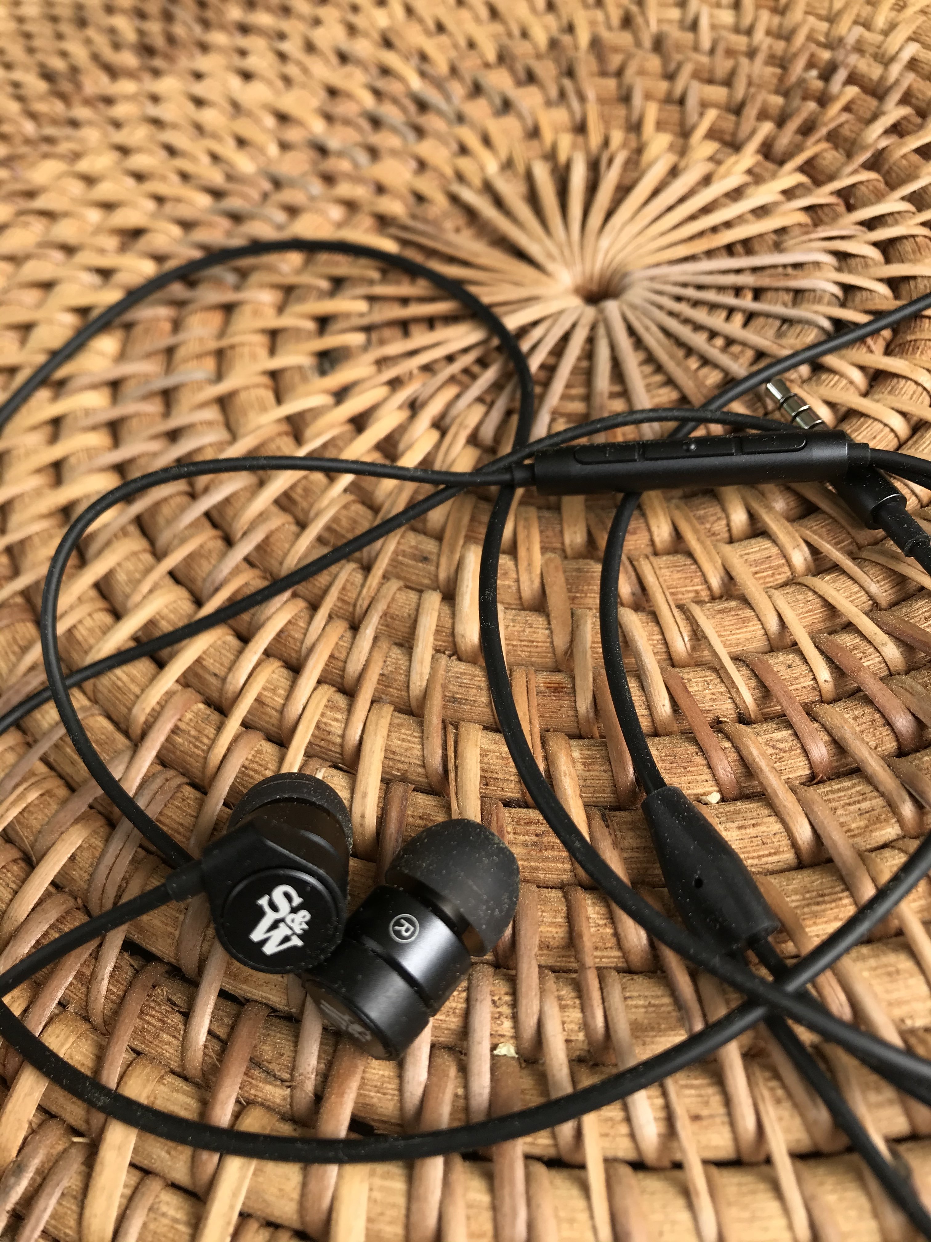 Strauss & Wagner EM205 Earphones 3.5mm Connection And Mic+Remote