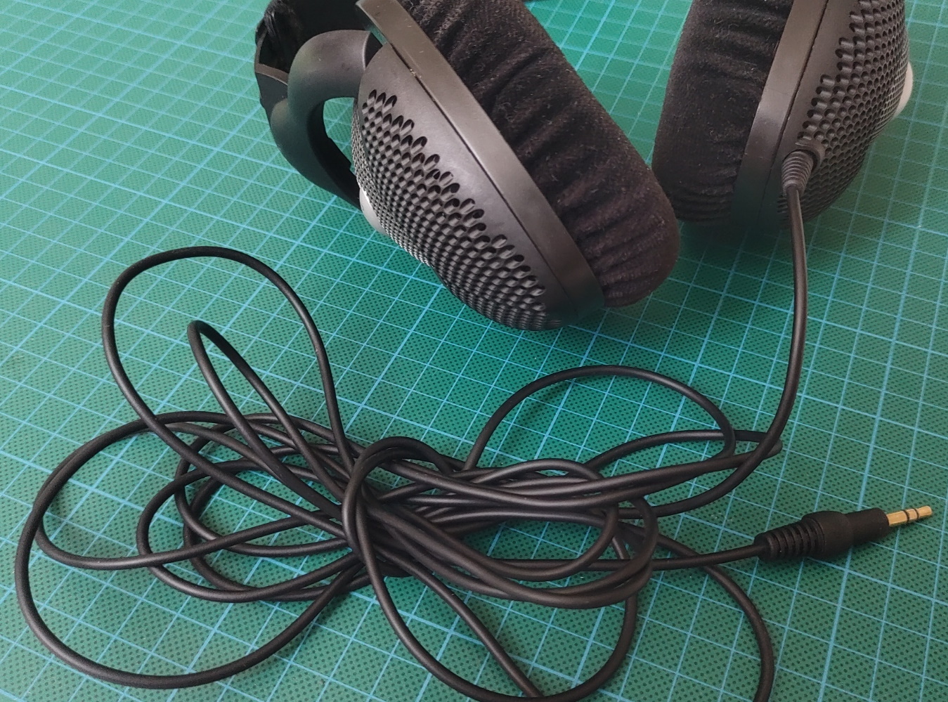 Closed Sennheiser HD 590 Headphone Reviews and Discussion