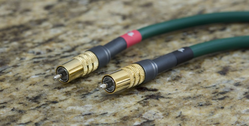 Closed Cardas/Furutech interconnect cables RCAs Headphone Reviews