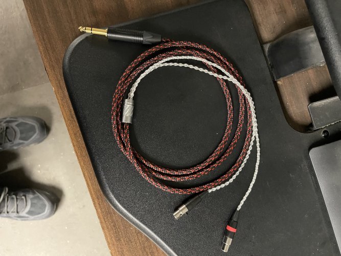 Closed Custom 6ft mini xlr to 1/4” silver 8 wire cable. Fits Audeze