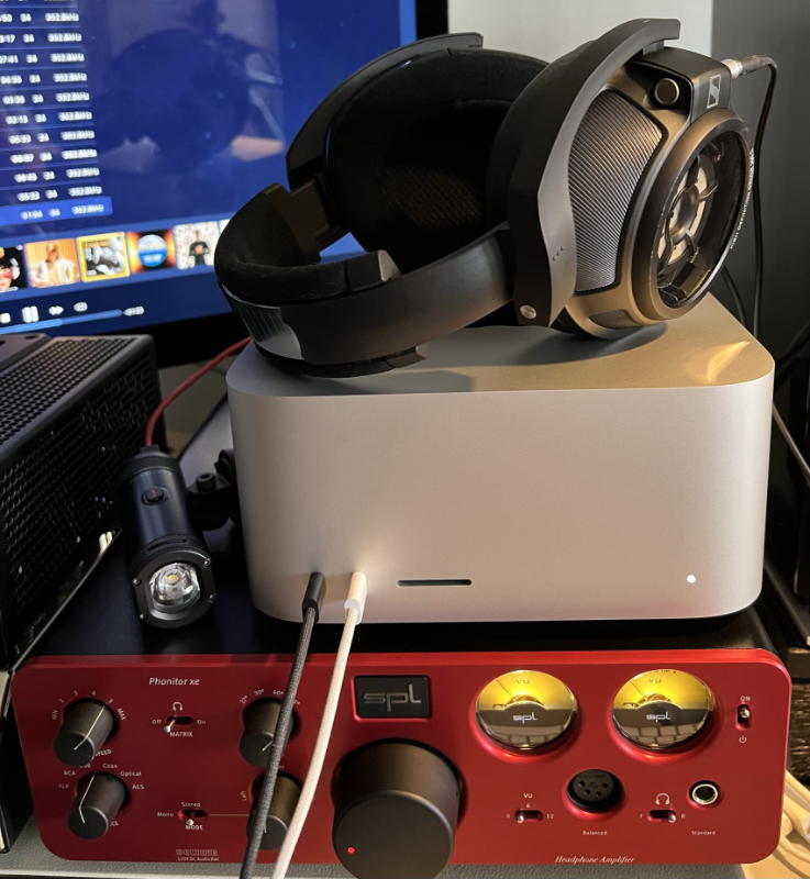 HD820PhonitorStudio 800.jpg HD820PhonitorStudio 800.jpg