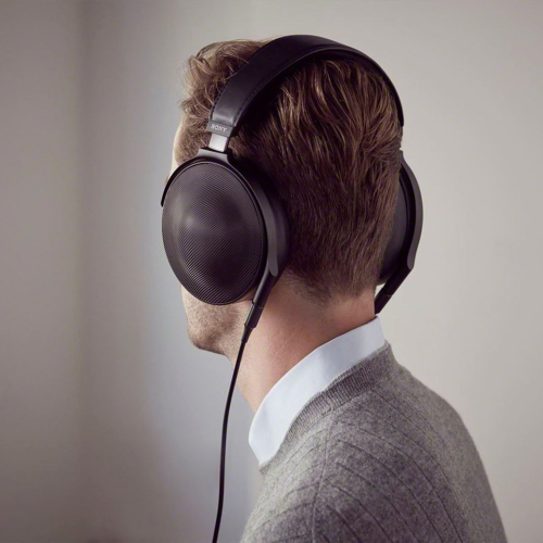 Closed Sony MDRZ1R > Heavily used/used/like new Headphone Reviews