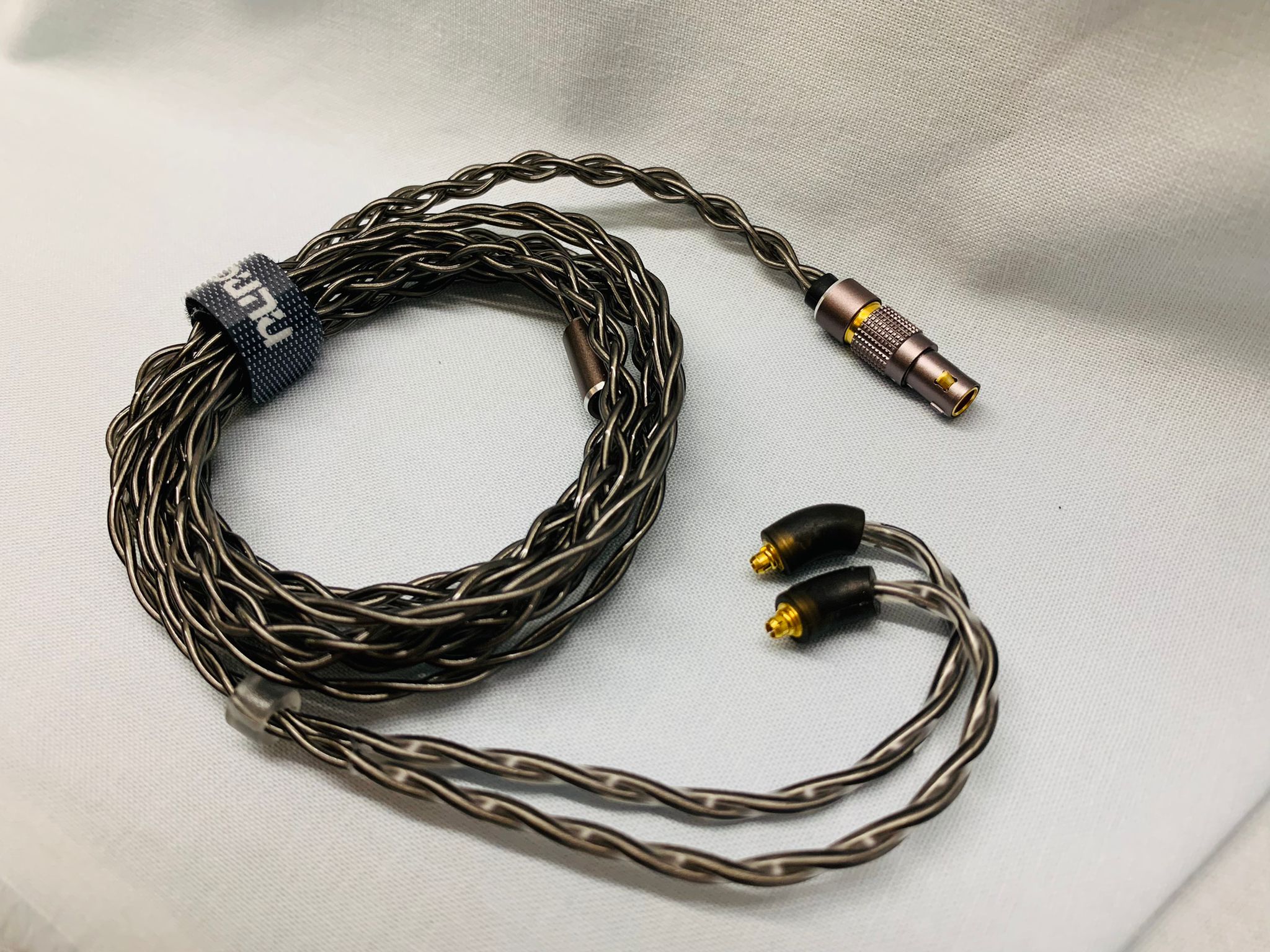 DUNU Vulkan Cable.jpg DUNU Vulkan Cable.jpg