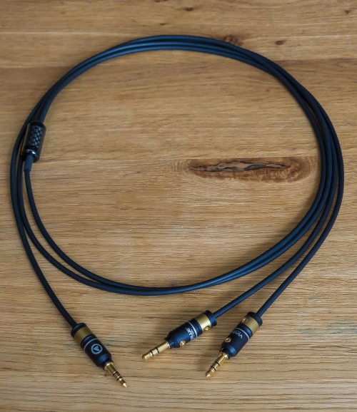 Closed B&W Signature Headphone Cable Headphone Reviews and