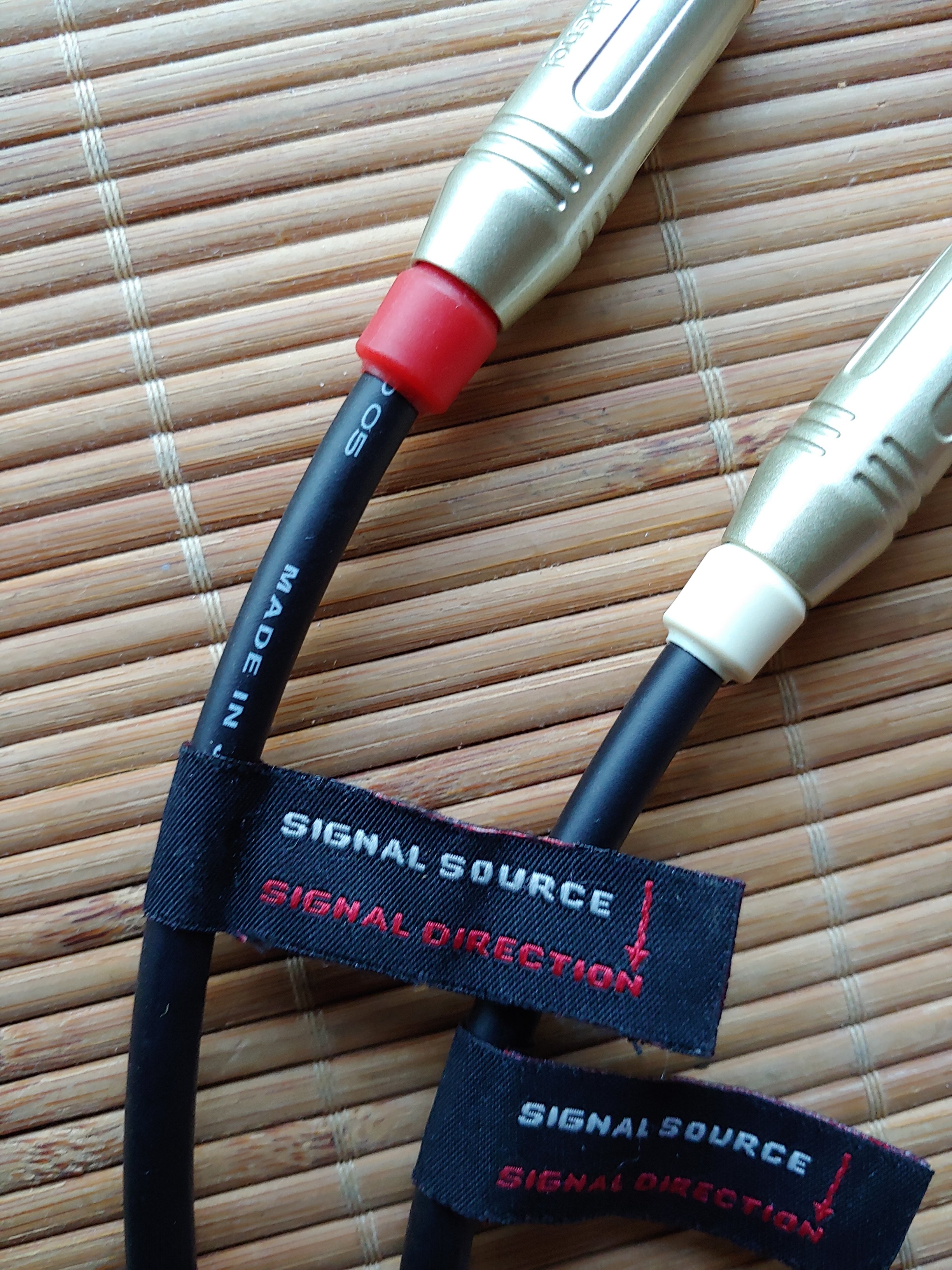 Closed Schiit Stack RCA cable for desktop0.5 Foot RCA Cable Pair