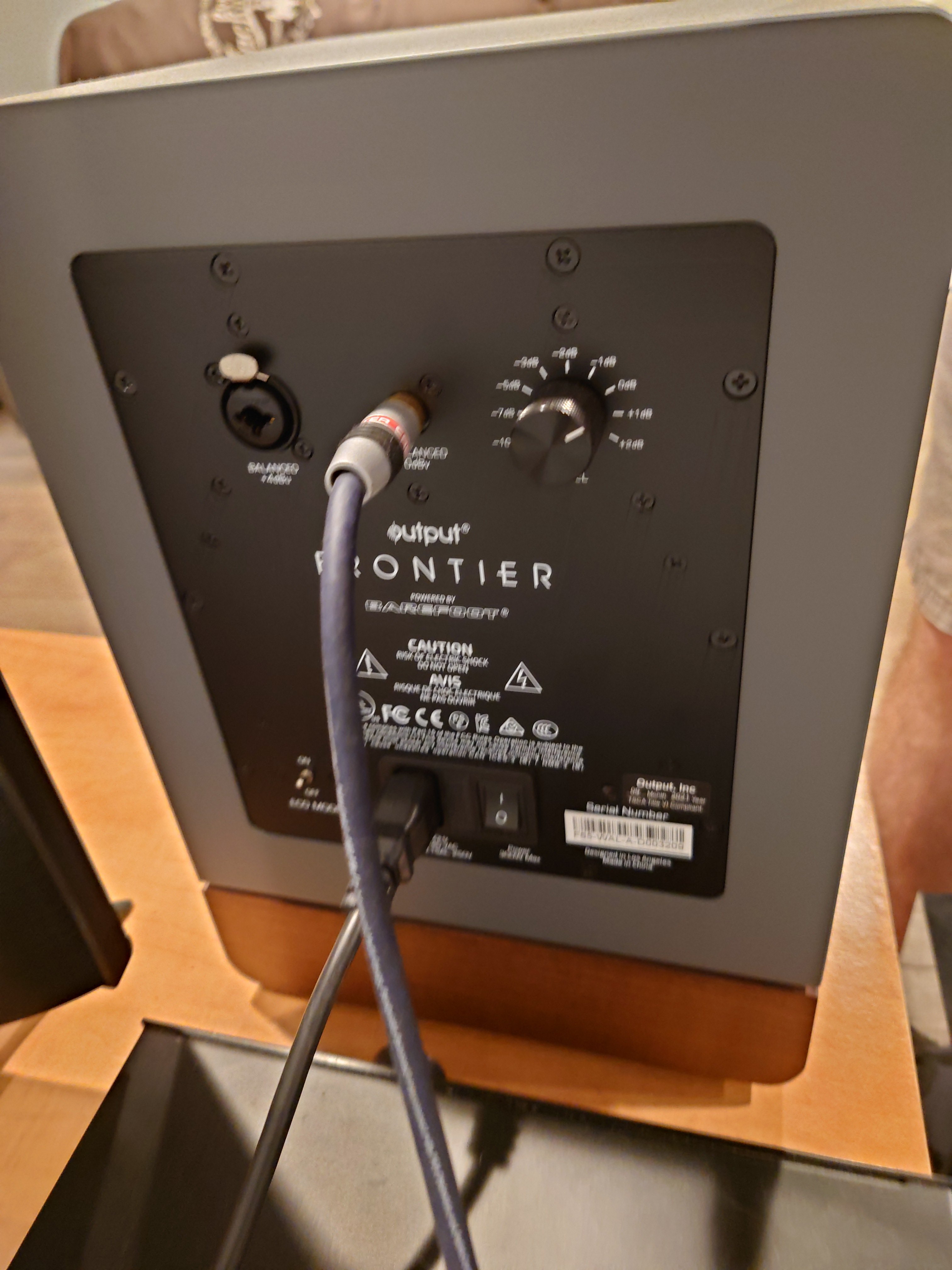 closed-output-frontier-speakers-headphone-reviews-and-discussion