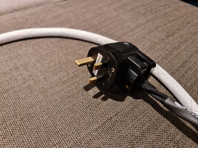 Closed WyWires Digital Platinum Juice II power cords UK plugs