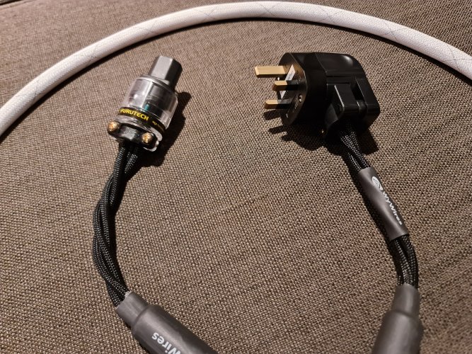 Closed WyWires Digital Platinum Juice II power cords UK plugs