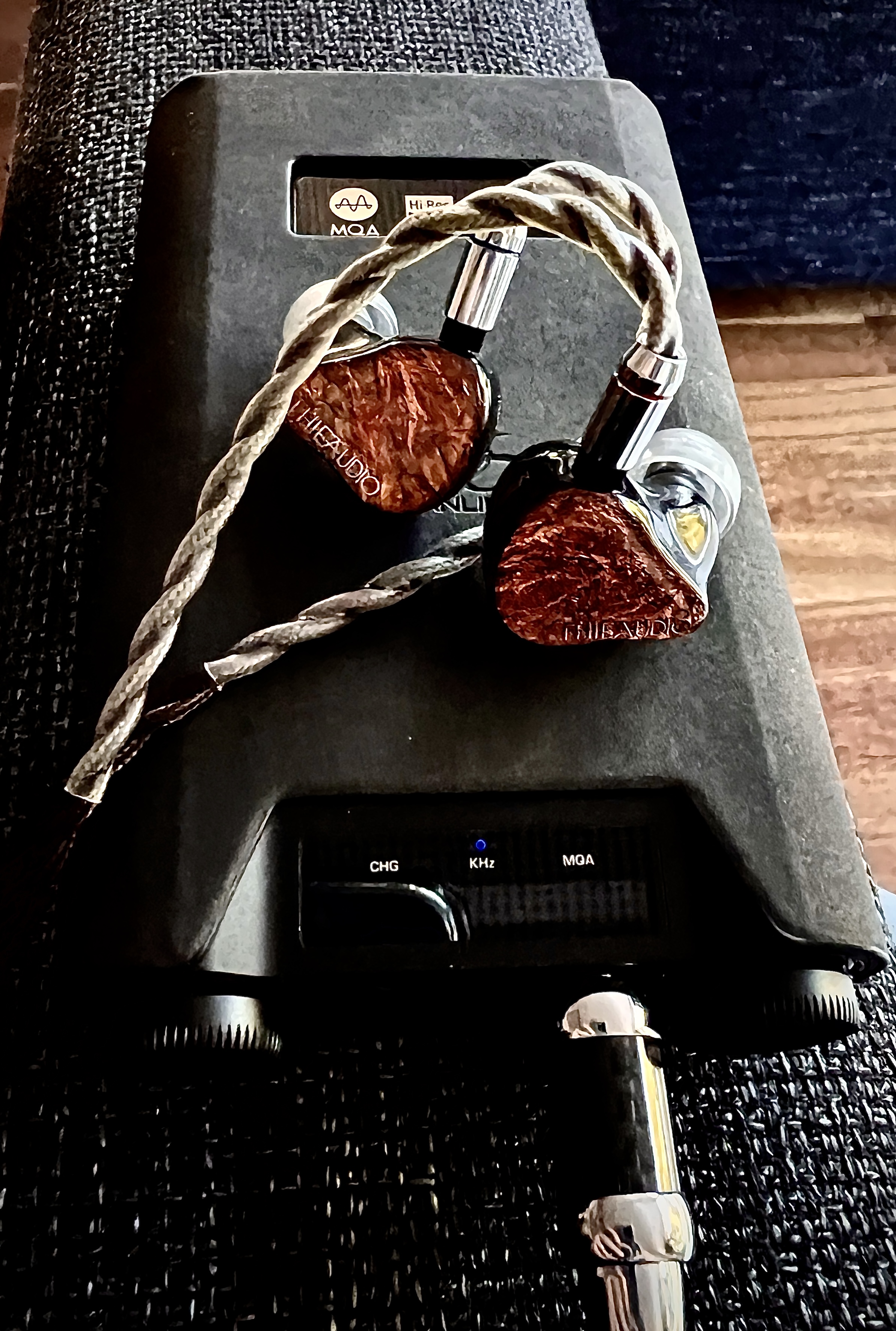 クーポン期間値下げ！高音質IEM thieaudio monarch 美品！ ミュージシャン用thieAudio-hifiイヤホン、モナークムキii