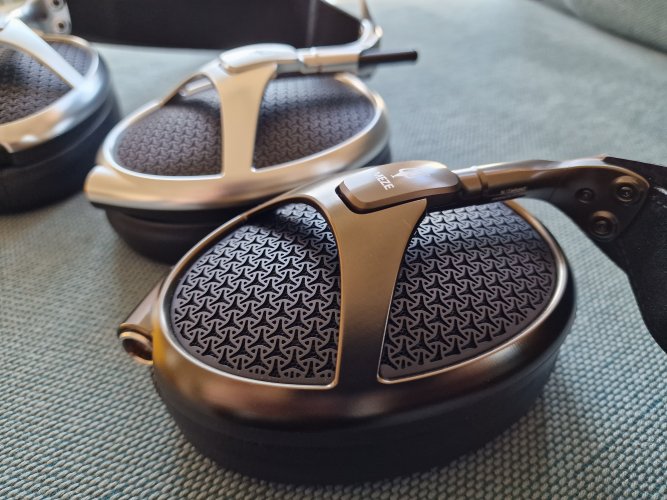 MEZE AUDIO ELITE - The New Isodynamic Hybrid Array Headphone - official ...