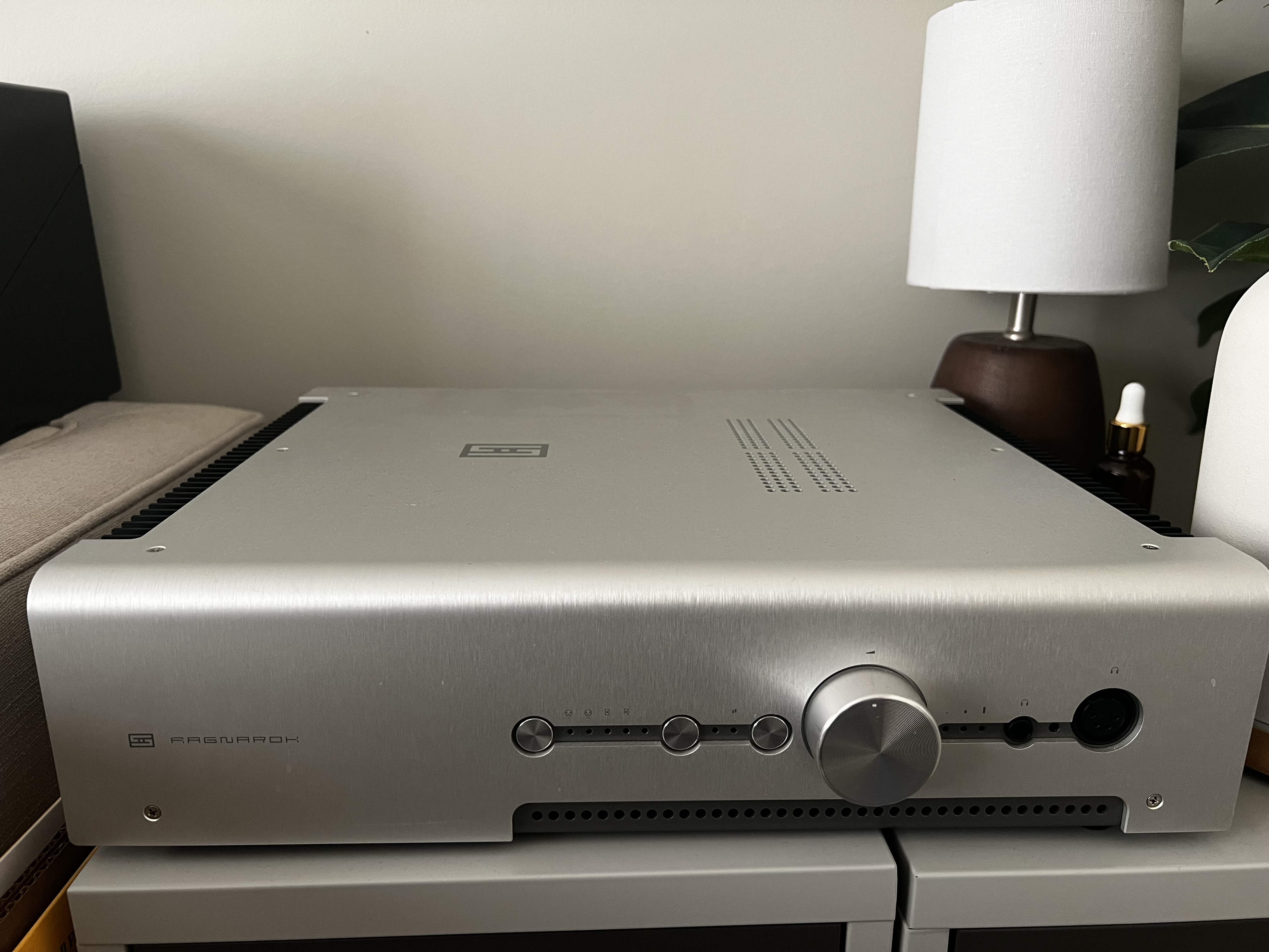 Schiit Ragnarok 2 R Sold: Schiit Ragnarok 2 | Headphone Reviews and Discussion - Head-Fi.org
