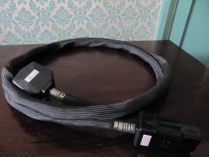 Closed Puritan Audio Classic Mains Cable 2 Metres C19 16/20 Amp Input Connector Headphone