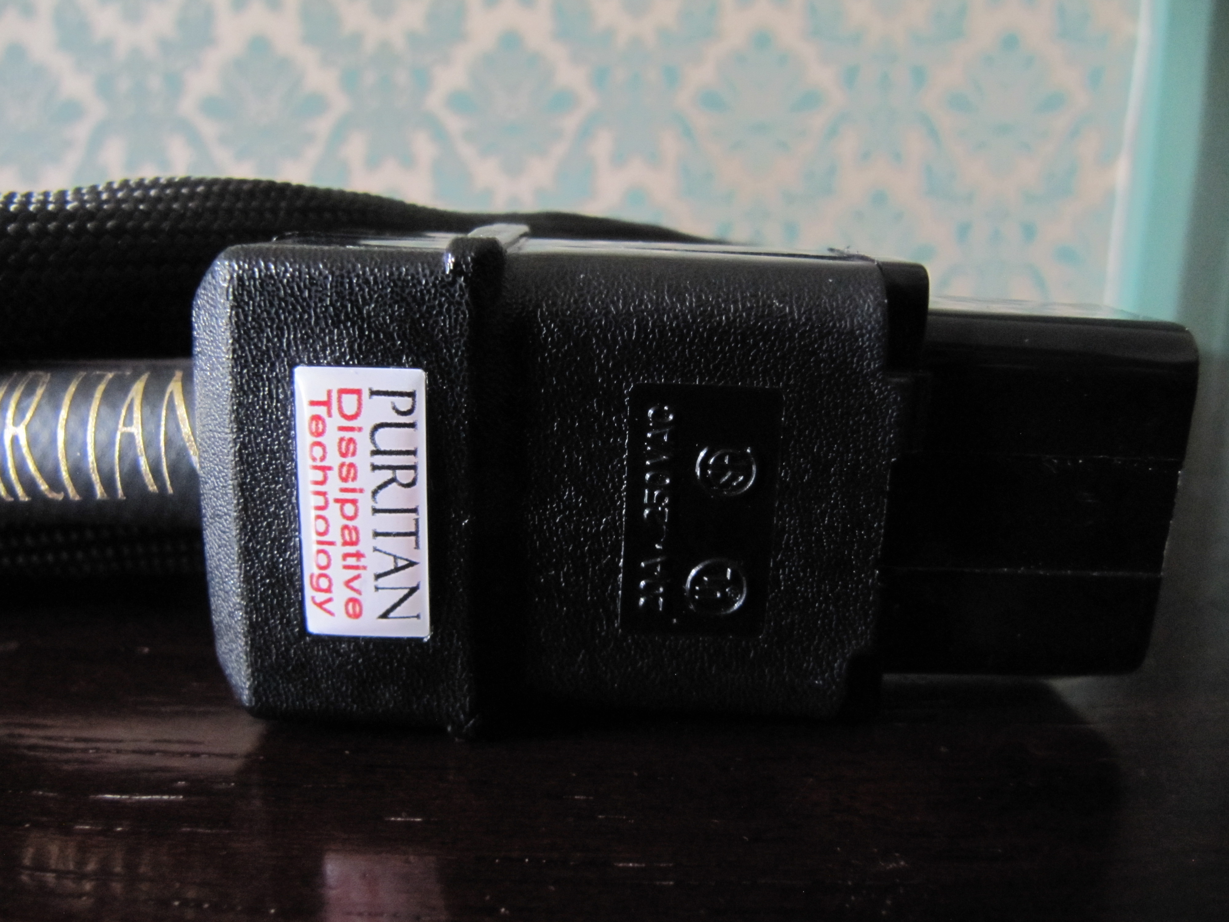 Closed Puritan Audio Classic Mains Cable 2 Metres C19 16/20 Amp Input Connector Headphone