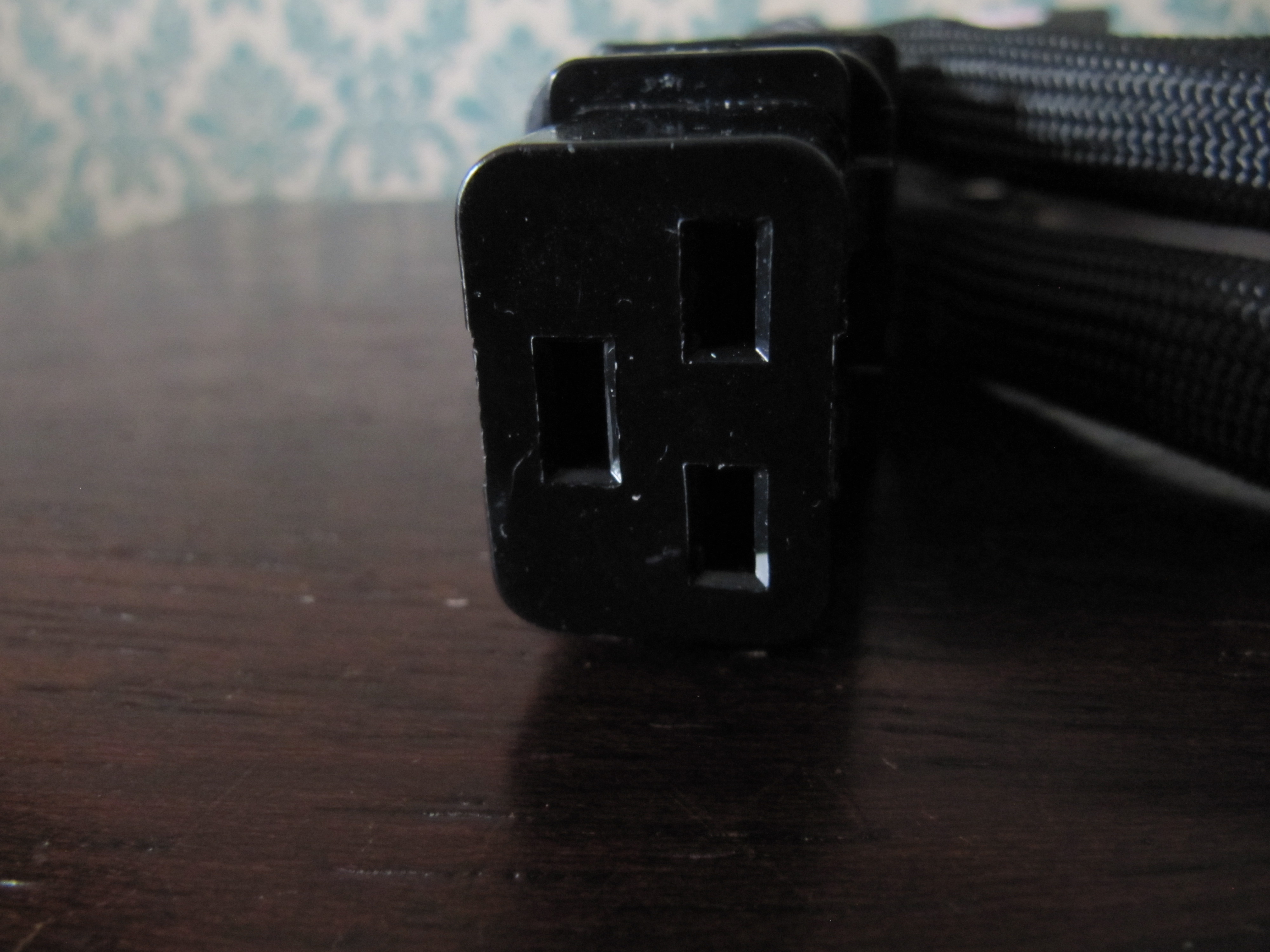 Closed Puritan Audio Classic Mains Cable 2 Metres C19 16/20 Amp Input Connector Headphone