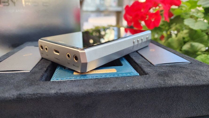 Sold: Hiby Rs8 + Cr08 dock + Vannuys Case | Headphone Reviews and ...