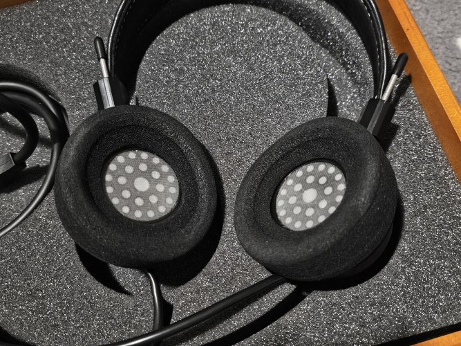 Sold: Grado RS-2e w/ Wood case | Headphone Reviews and Discussion ...