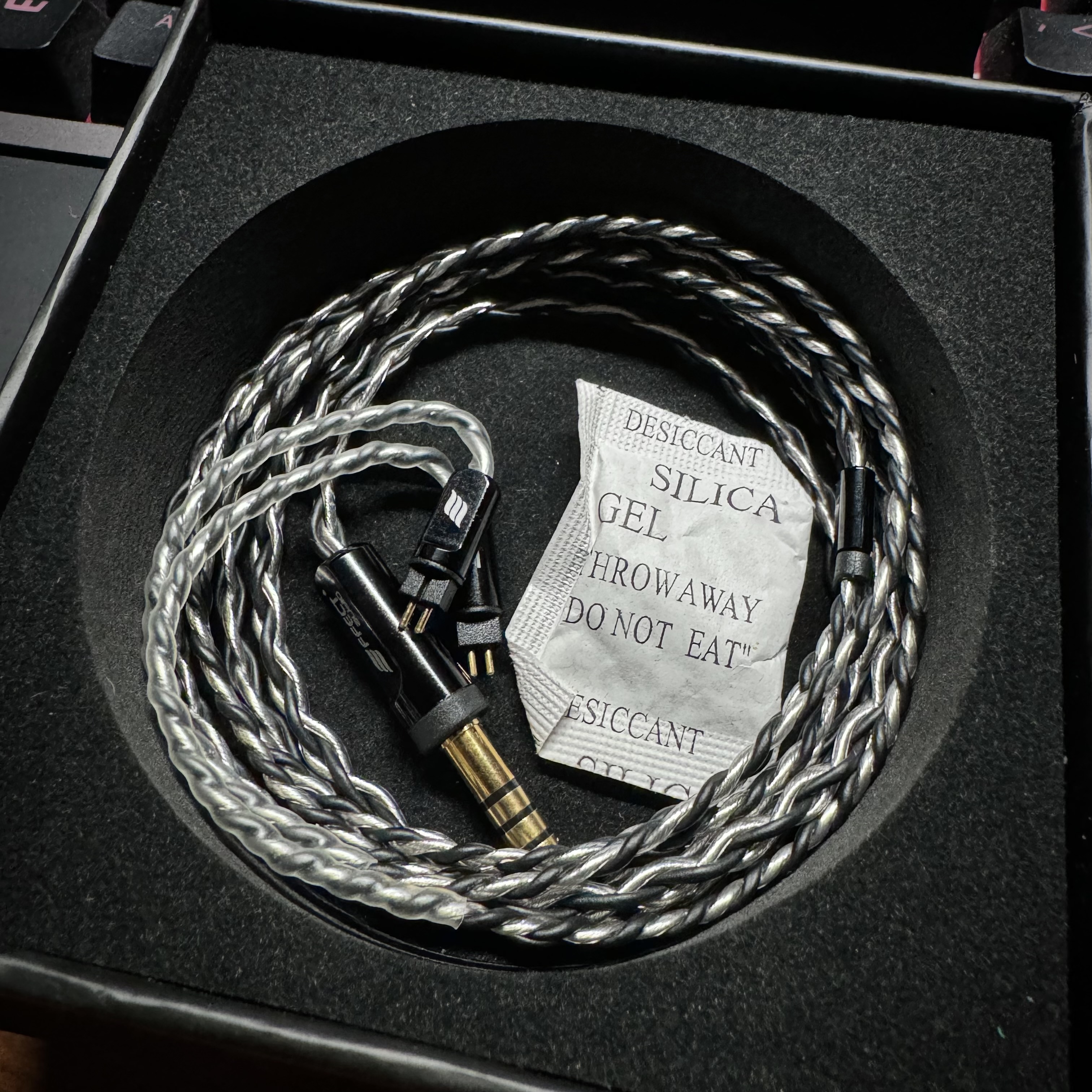 Sold Effect Audio Grandioso Special Black Edition 2Pin 4.4mm