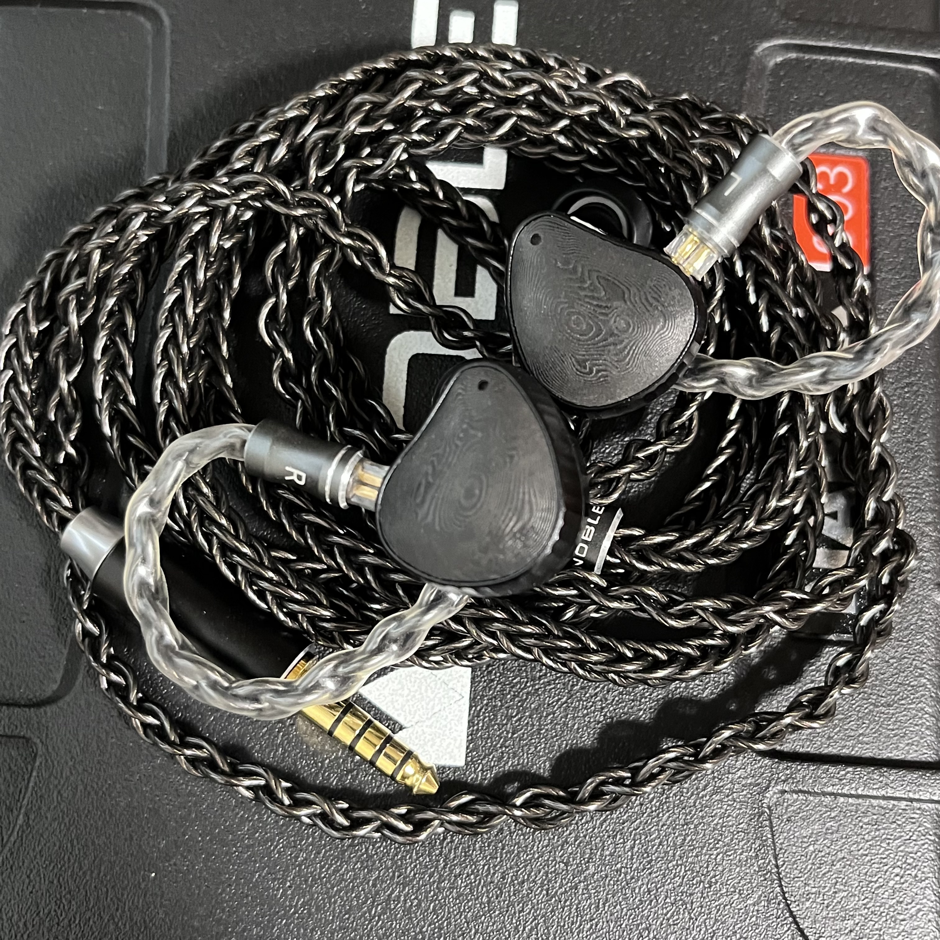 Closed: Noble Audio Sultan Damascus Limited Edition Black