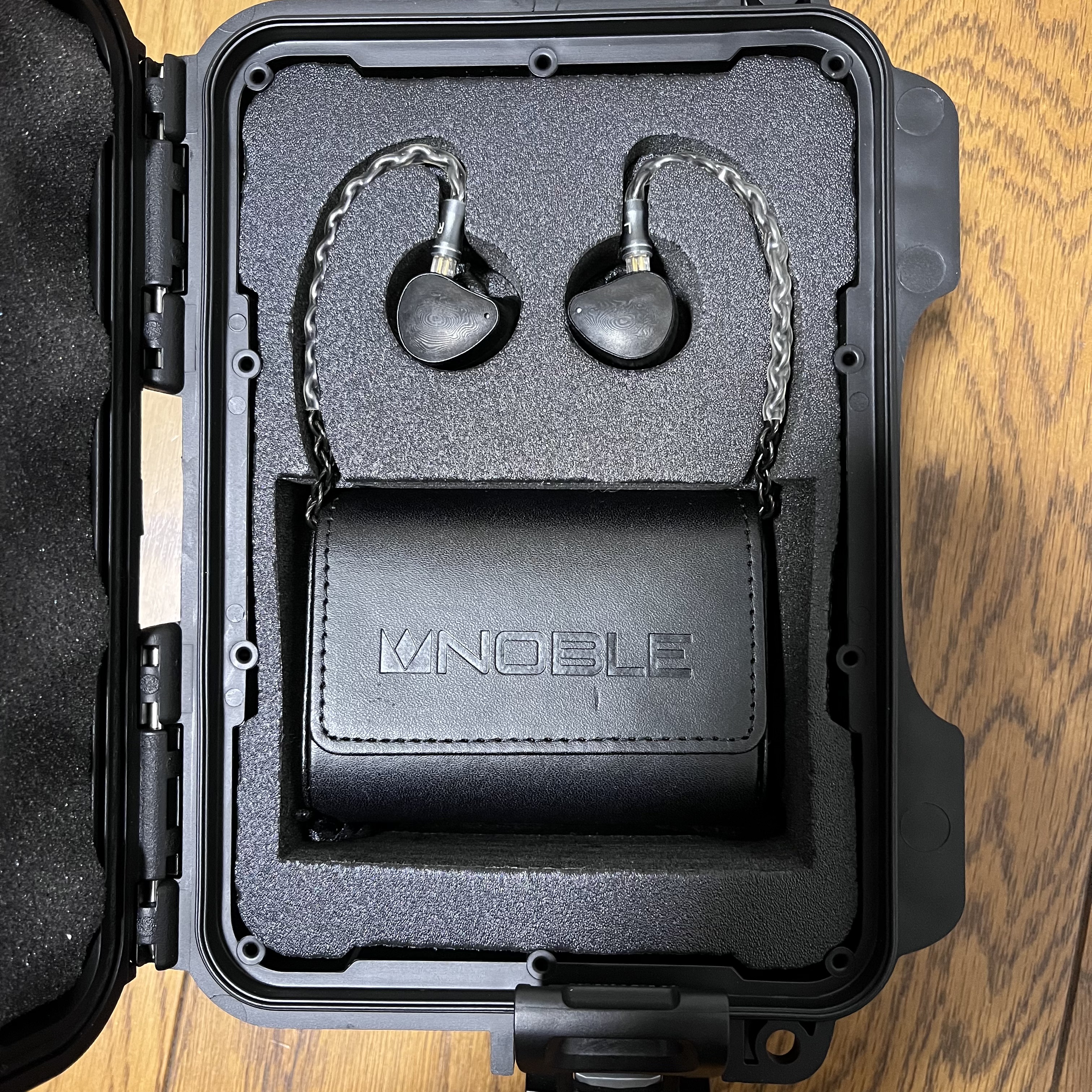 Closed: Noble Audio Sultan Damascus Limited Edition Black