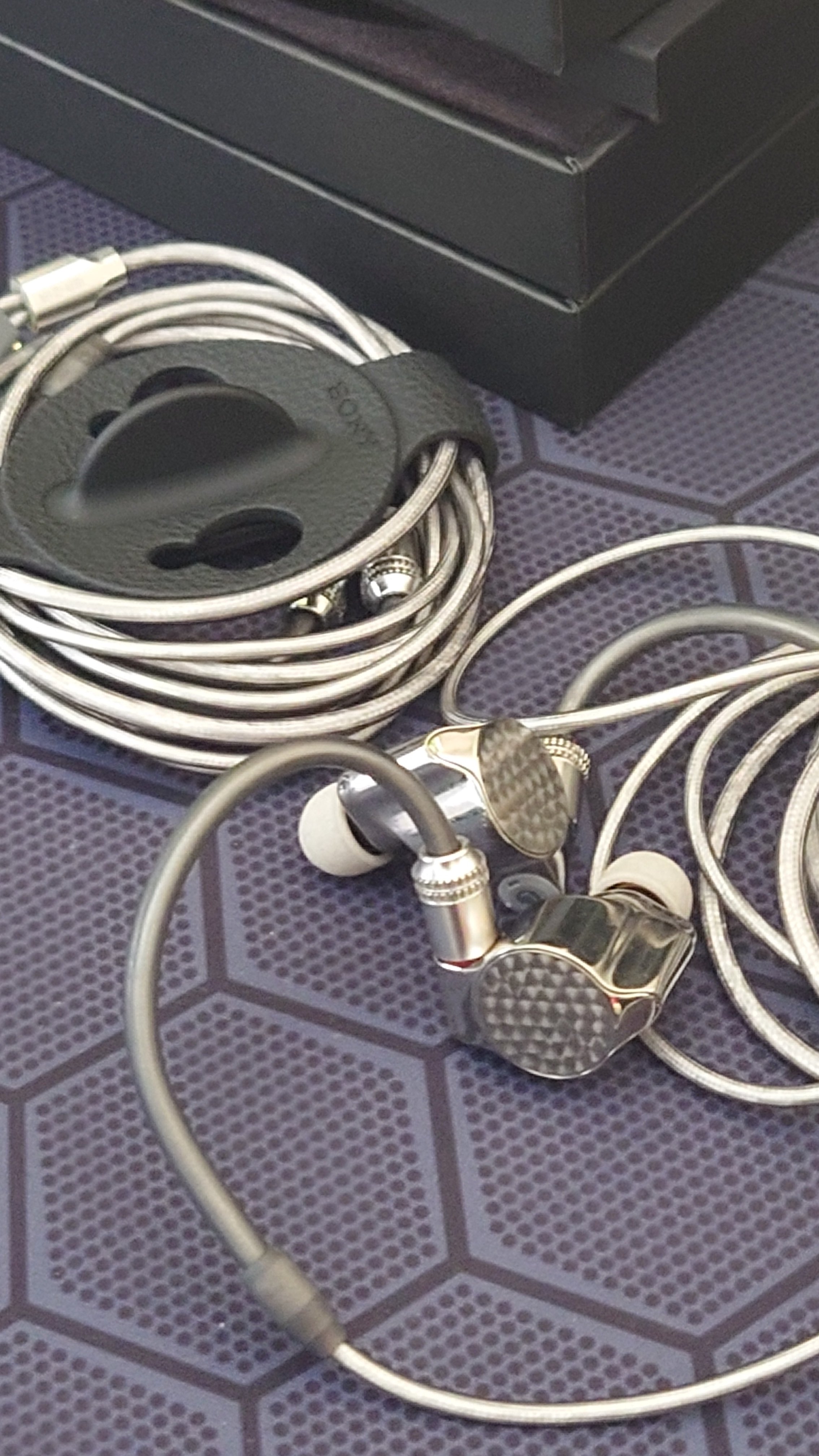 thumbnail interactive-video image 1 of Sony IER-Z1R Signature Series Hi-Res In-Ear Canal Earphones – Japan Import – Extra Bass 1 of 2