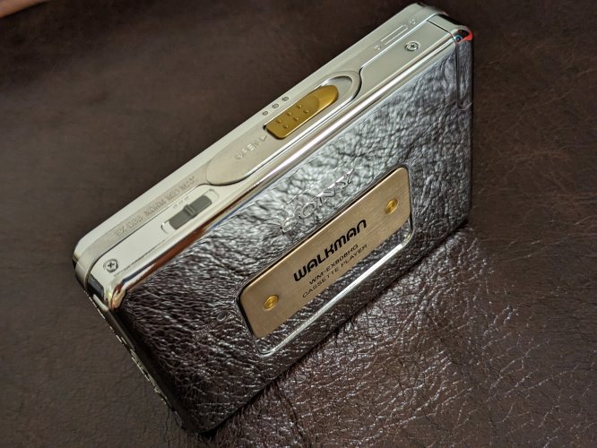 Closed: Sony Walkman WM-EX808HG + Six Audio Cassettes | Headphone ...