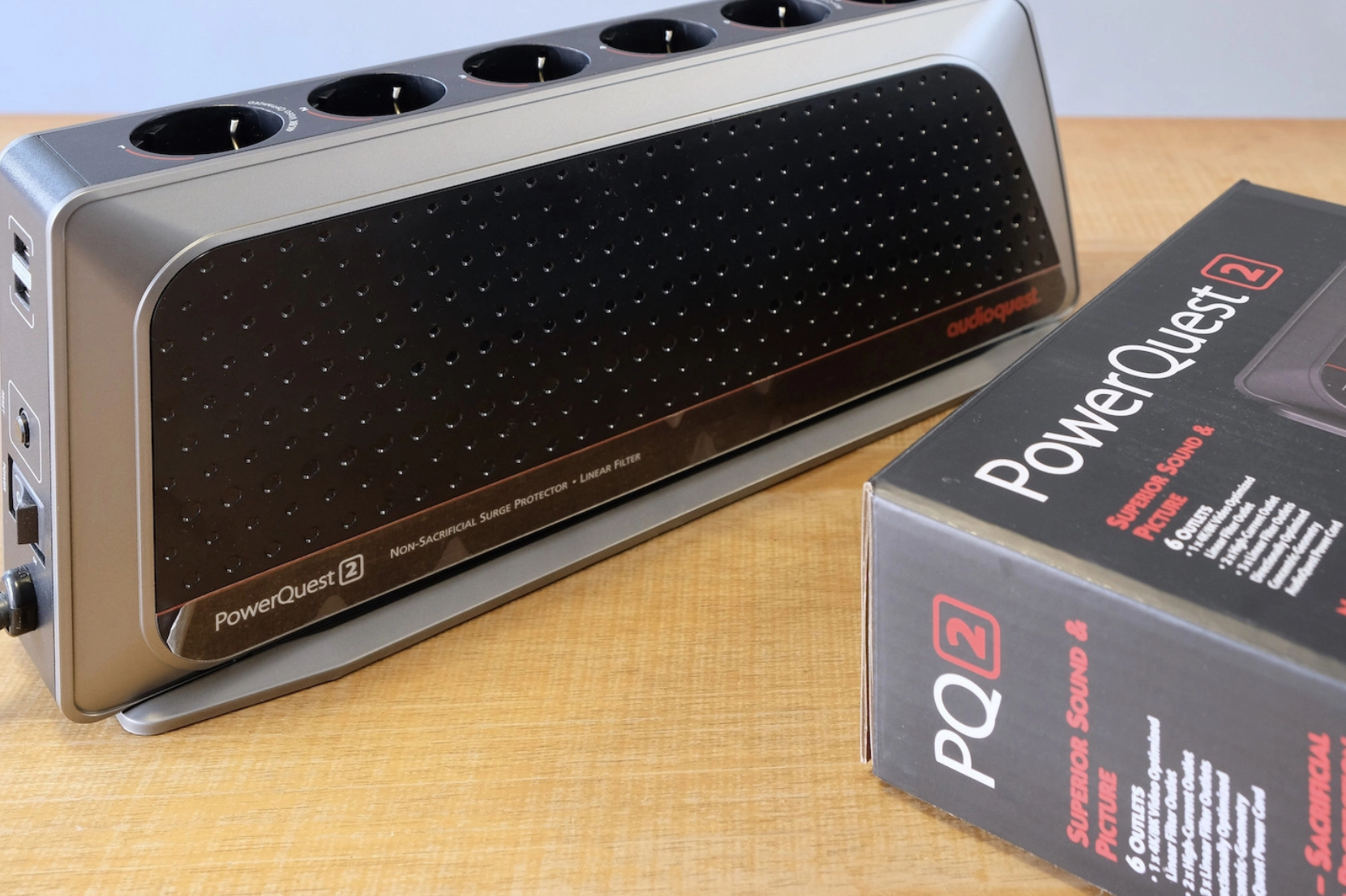 Closed Audioquest Powerquest 2 netfilter surge protector Headphone