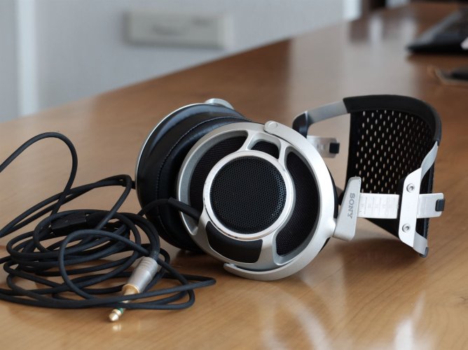 Sony MDRSA5000 Headphone Reviews and Discussion