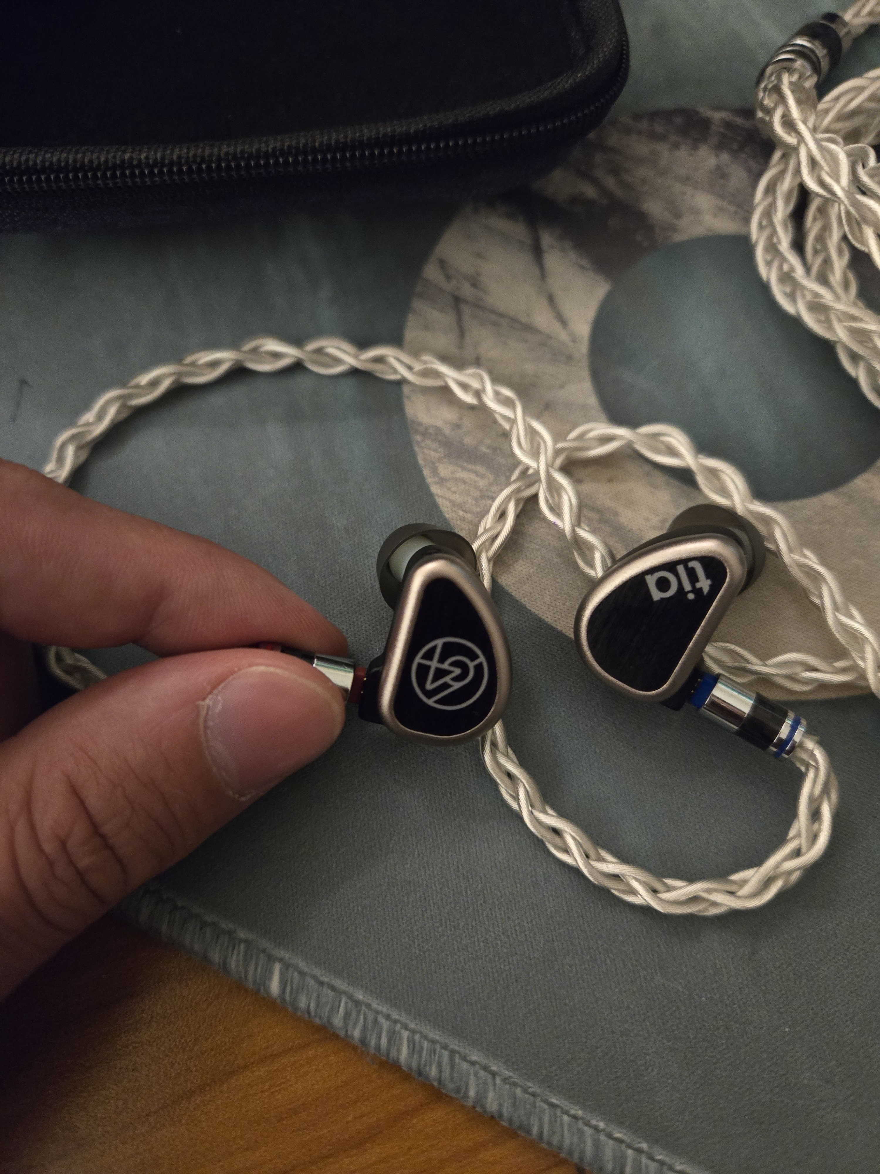 64 AUDIO tia Trio 美品 64-Audio-Tia-Trio-Hybrid-