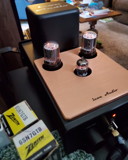 Icon Audio HP-8 with Zenith tubes.jpg