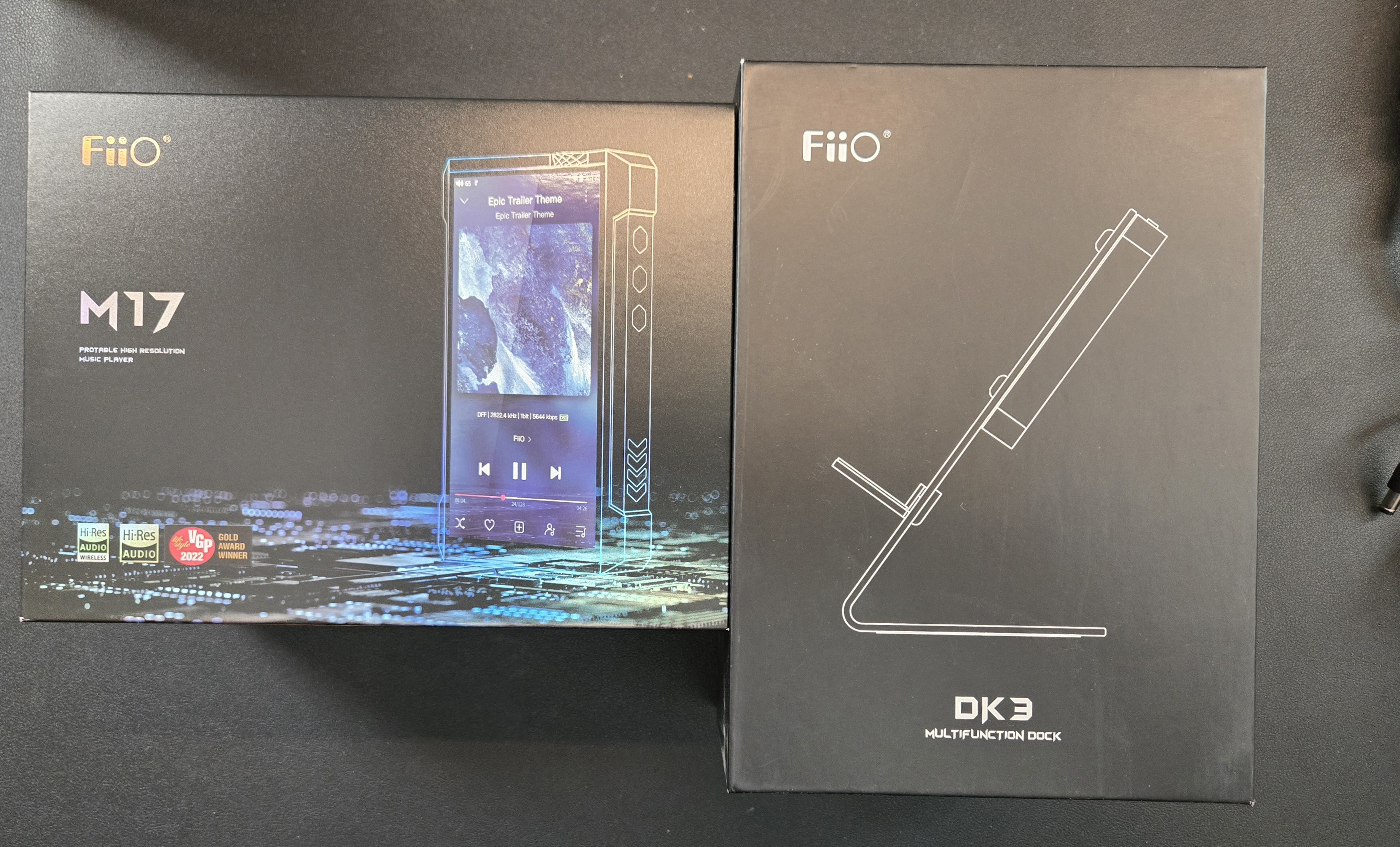 FiiO M17 & DK3 セット Closed: FiiO M17 Hi-Res Music Player , FiiO DK3 Cooling Stand and