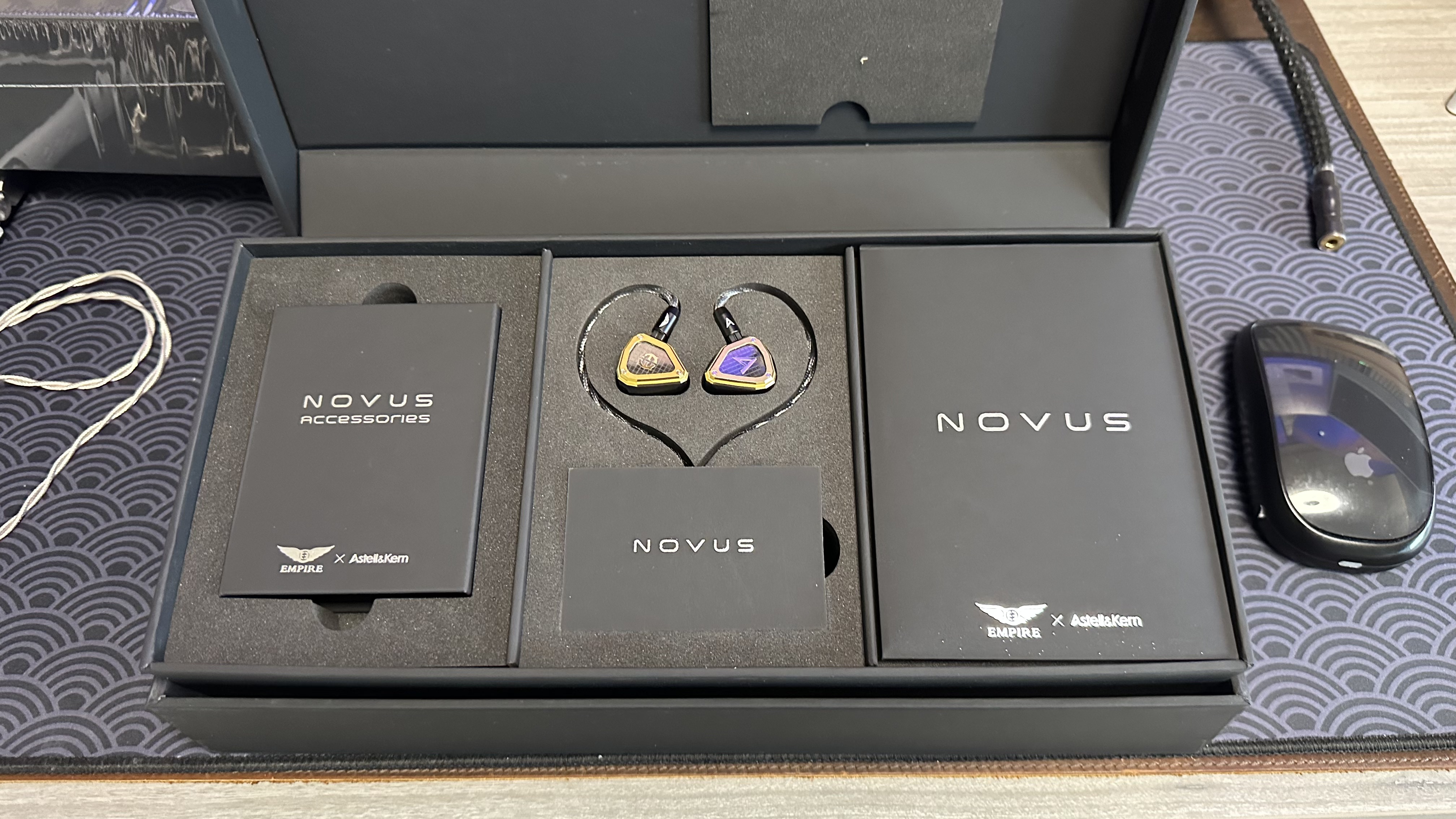 ほぼ未使用品 Astell&Kern　Empire Ears　Novus Astell&Kern x Empire Ears Novus Flagship Quadbrid UIEMs