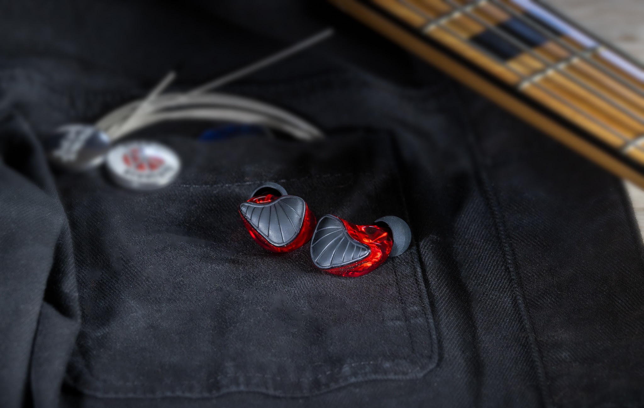Sneek Peak – Apos x Community Rock Lobster IEMs | Headphone Reviews and ...