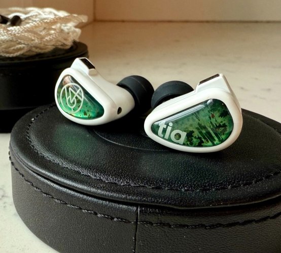 「美品、メーカー保証あり」64 audio Fourte Blanc 64 Audio「4ドライバIEMの可能性に挑戦した」50台限定「Fourté