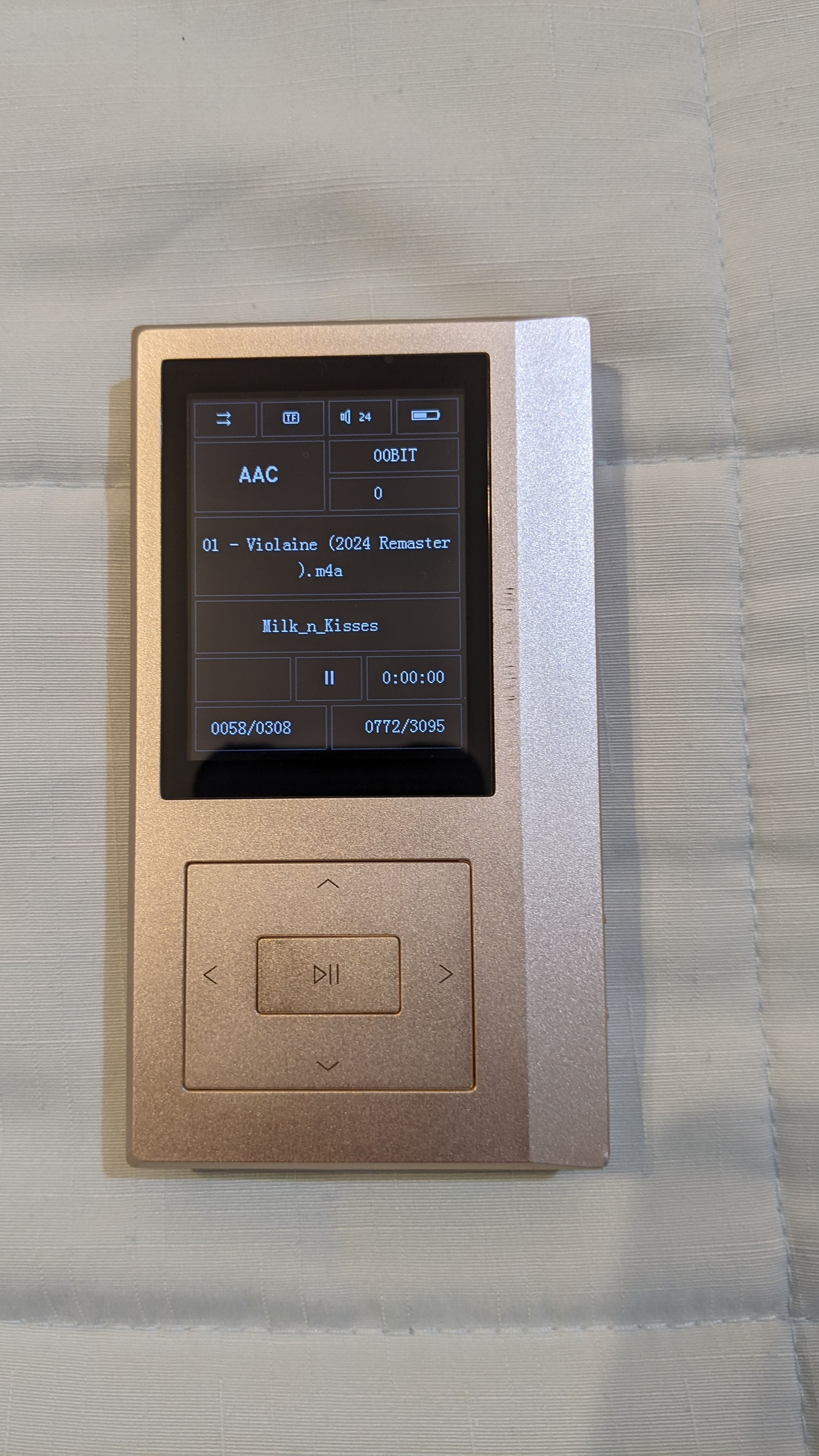 Closed: QULOOS QLS QA361 Portable Player | Headphone Reviews and ...