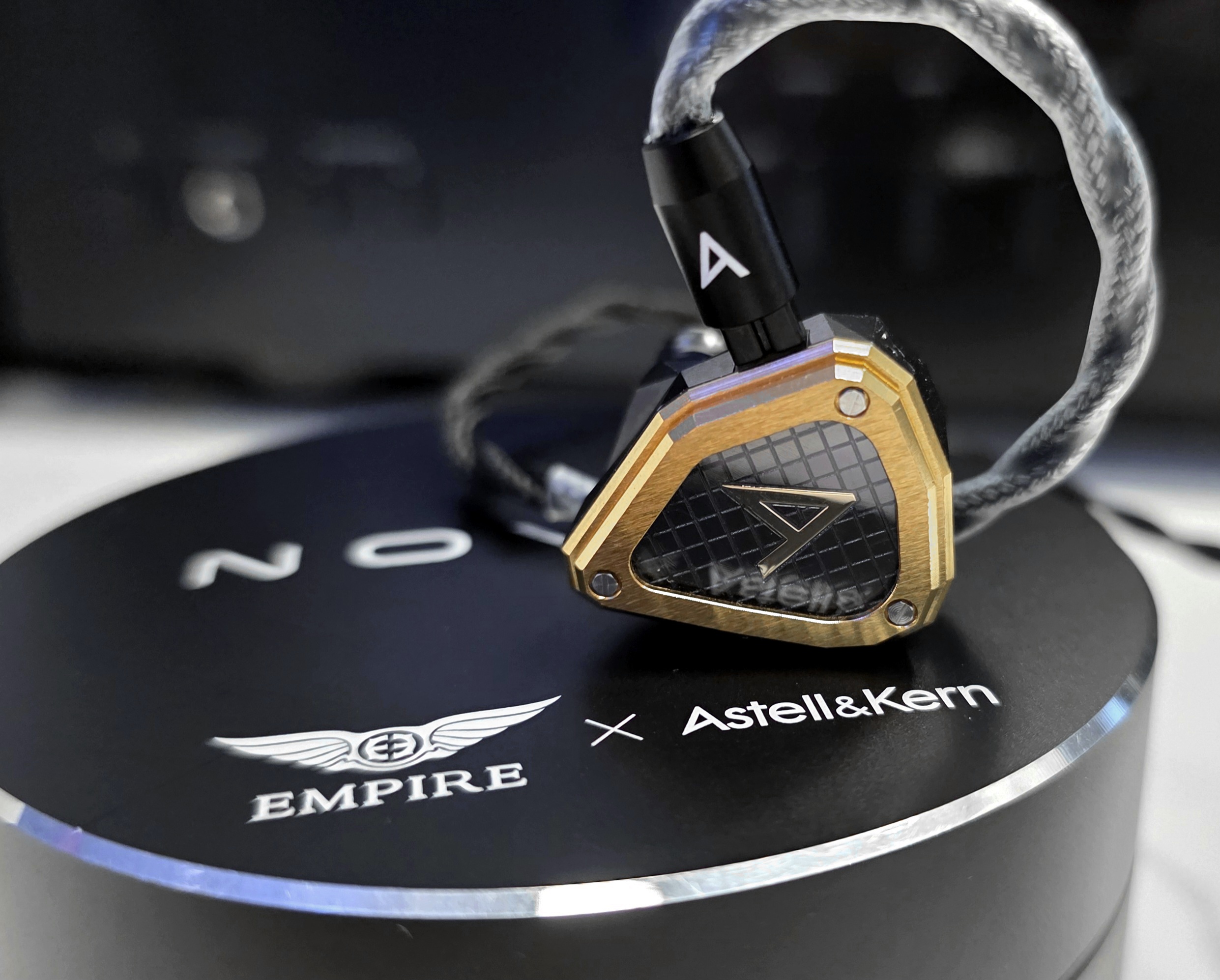 ほぼ未使用品 Astell&Kern　Empire Ears　Novus Astell&Kern
