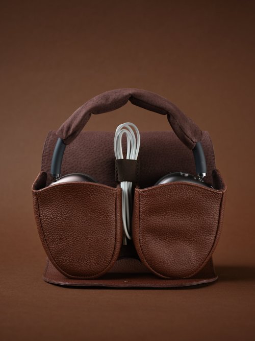 Airpod_Max_Case_Brown_Capra_Leather1_2000x.jpg