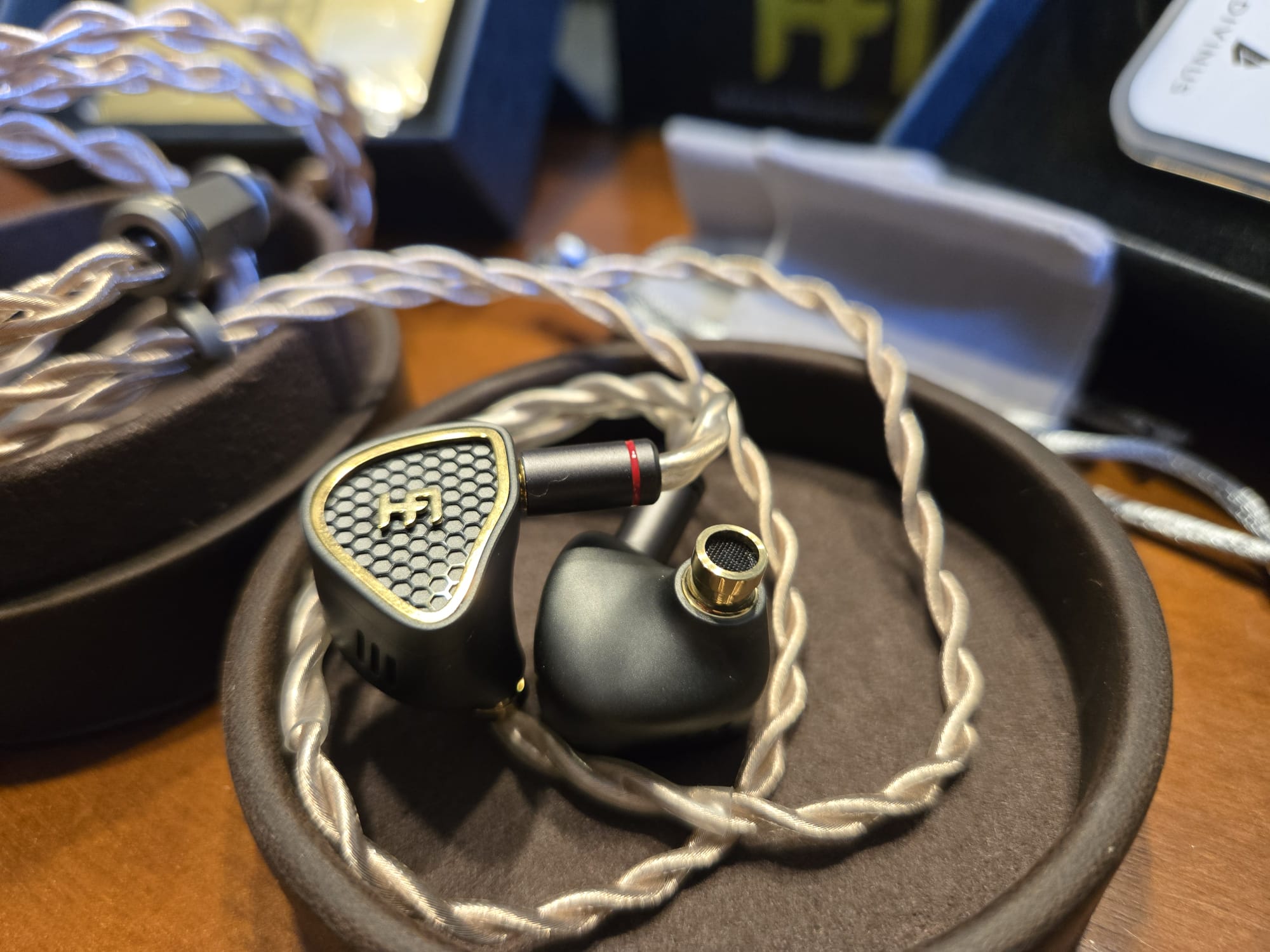 Hercules Audio Moses イヤホンIEM Astell&Kern Hercules Audio Moses Limited Edition