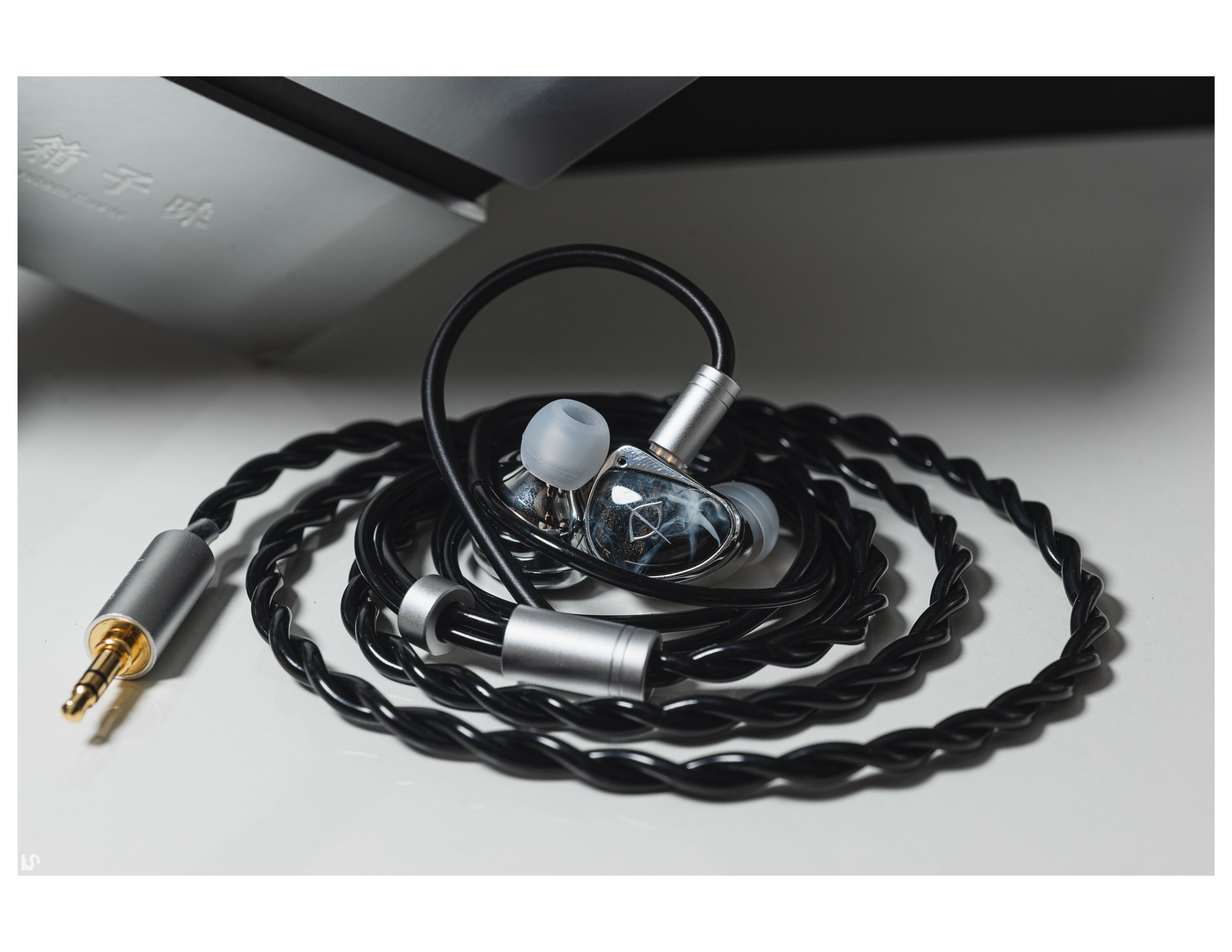 Vlaggenschip hoofdtelefoon met 13 drivers en titanium: FiiO FX17