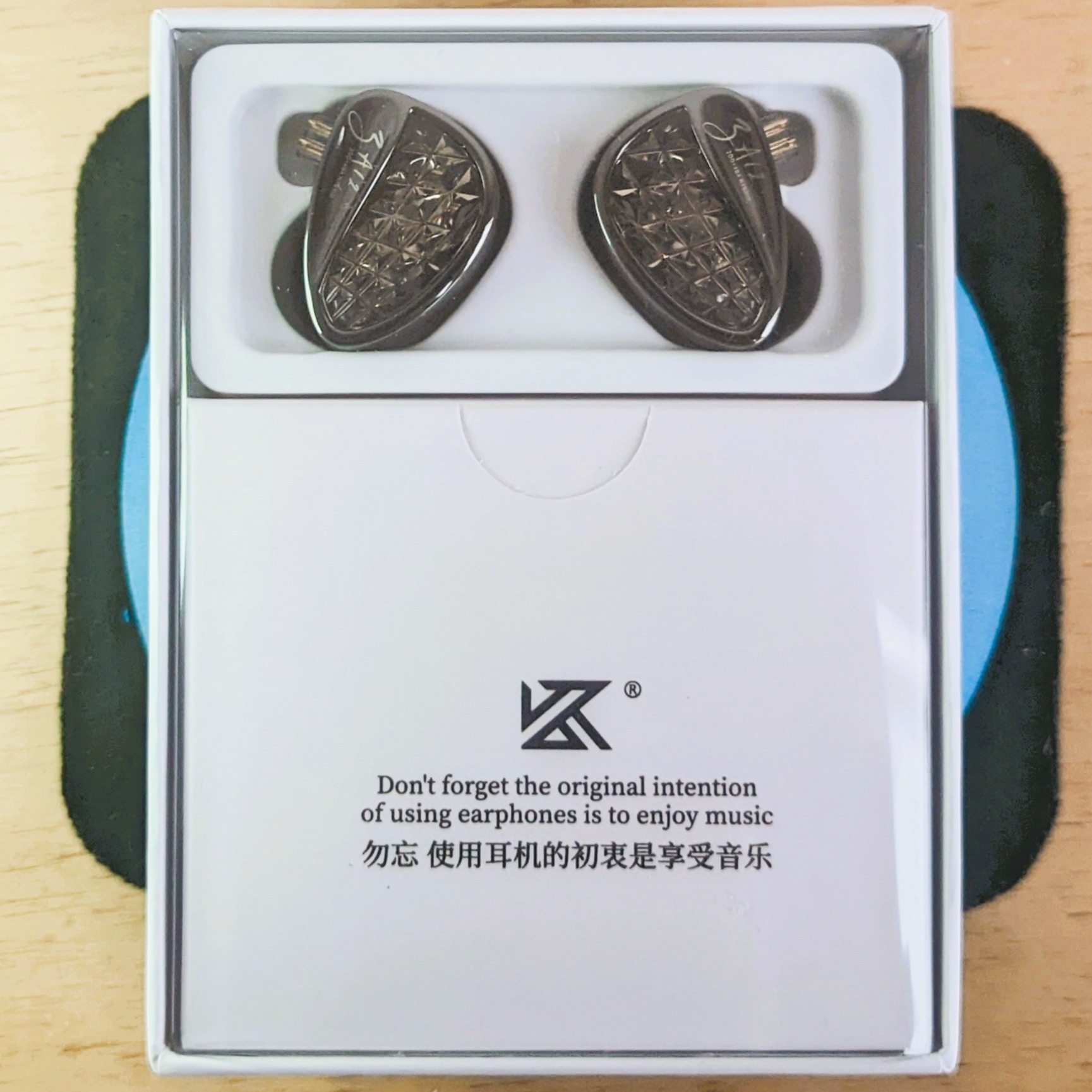 KZ ZA12】Hybrid 4BA+2DD IEM with Adjustable Switches