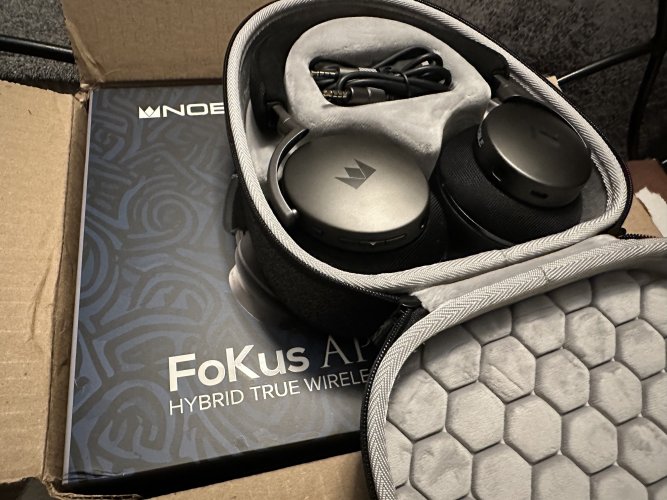 年末セール 極美品 NOBLE FoKus APOLLO ノーブルオーディオのワイヤレスヘッドホン「FoKus Apollo」は11