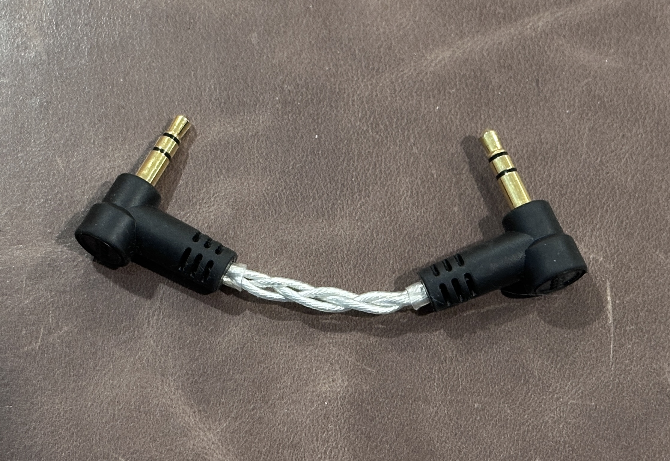 SXC 22 Right Angle Mini to Mini Cable 17” Right-Angle Mini XLR (3