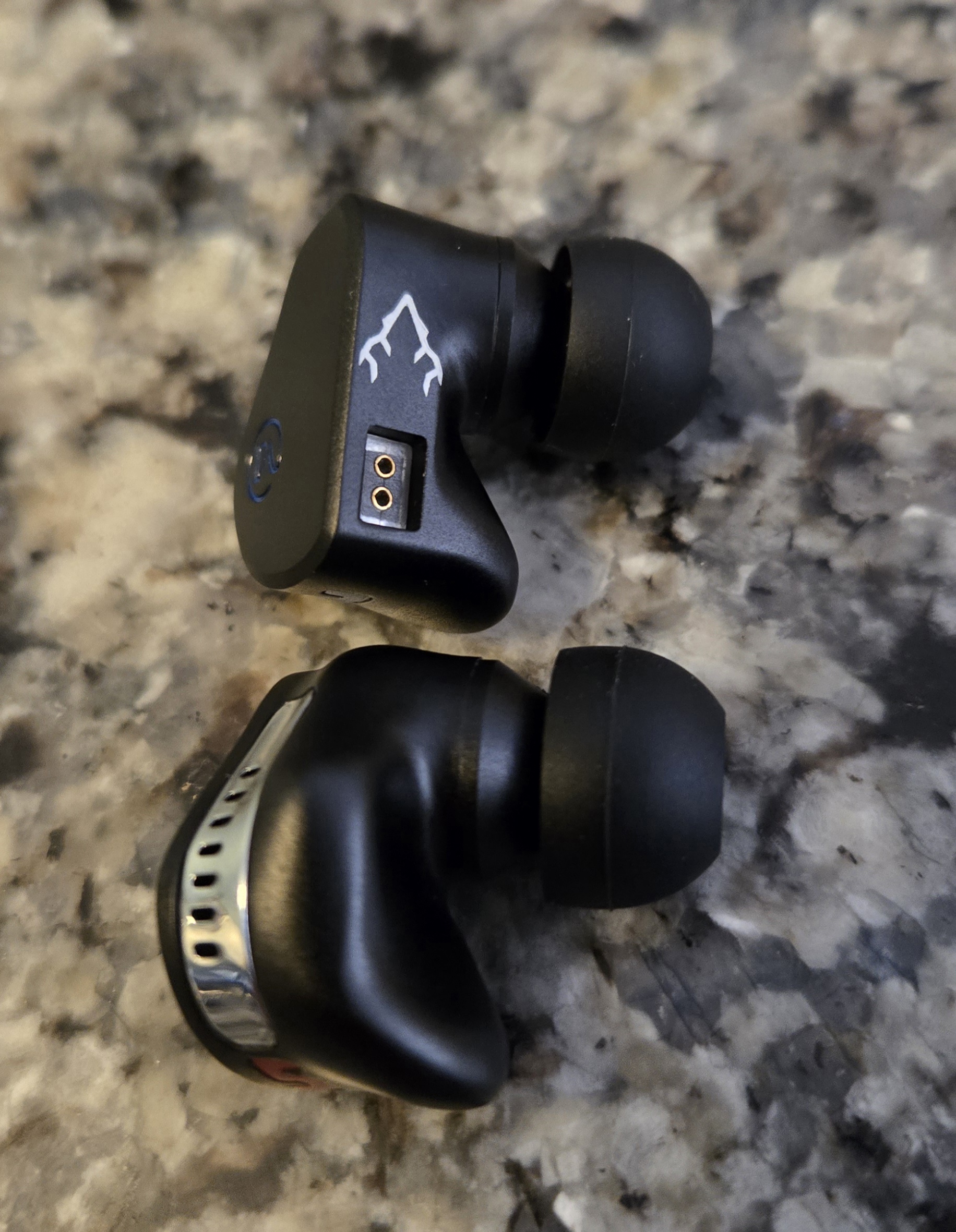 CVJ Medusa 10mm デュアルマグネット イヤホン CVJ Medusaレビュー：深い低音とクリアな高音でバランスの良いイヤホン