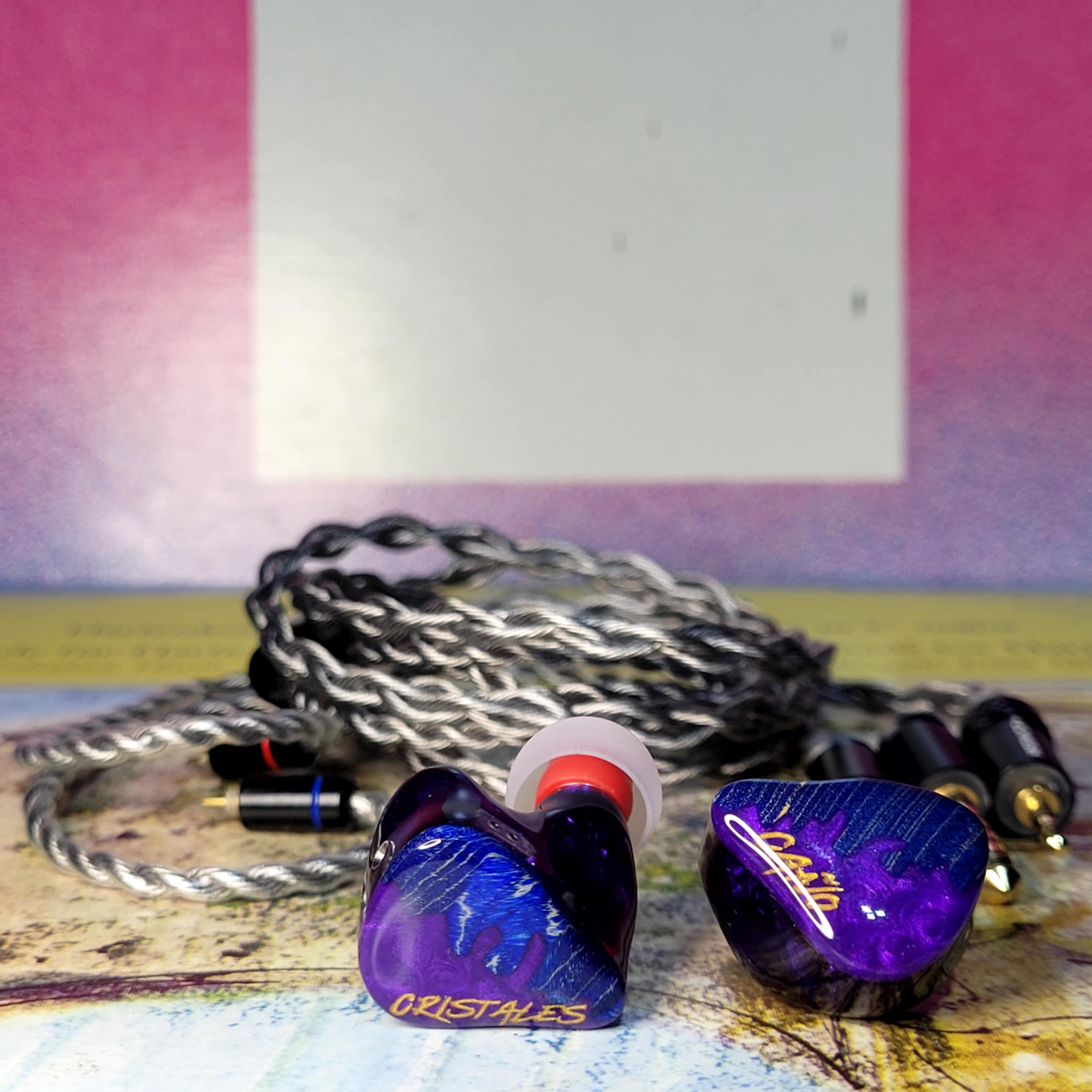 イヤホン hisenior canon cristales Hisenior Cano Cristales」 対向配置された2DDを含む8BA+2DD構成。超