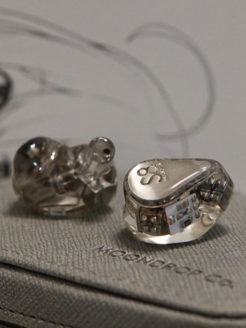 水月雨 MOONDROP S8 8BA リケーブル可能イヤホン 中古 Moondrop s8